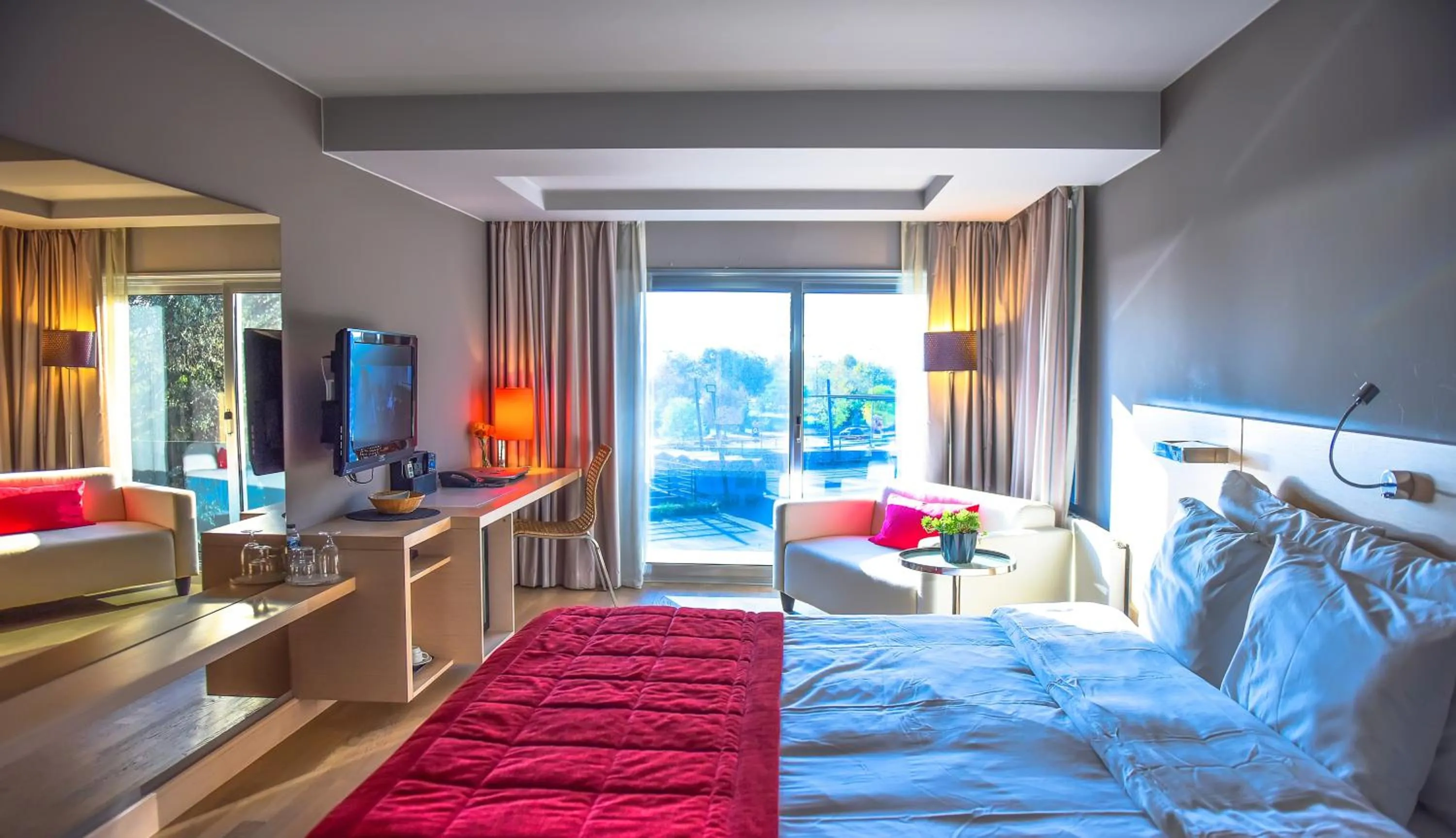 Bed in Denizatı Plus Hotel