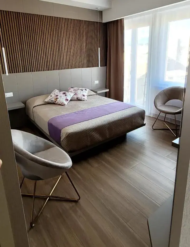 Double Room with Balcony in Th Luxury Central Double Room with Balcony in Th Luxury Central