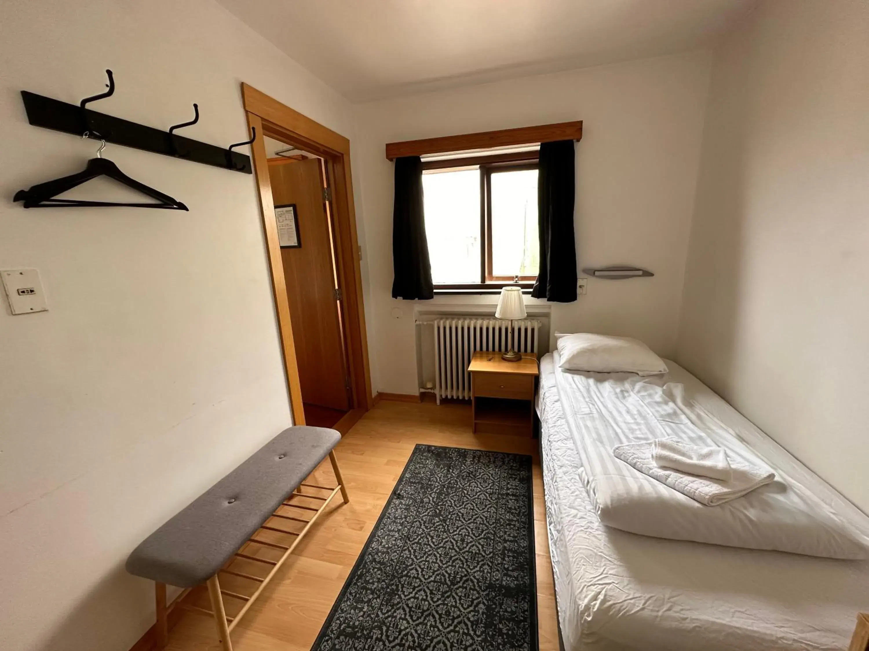 Single Room with Shared Shower and Toilet in Travel Inn Single Room with Shared Shower and Toilet in Travel Inn
