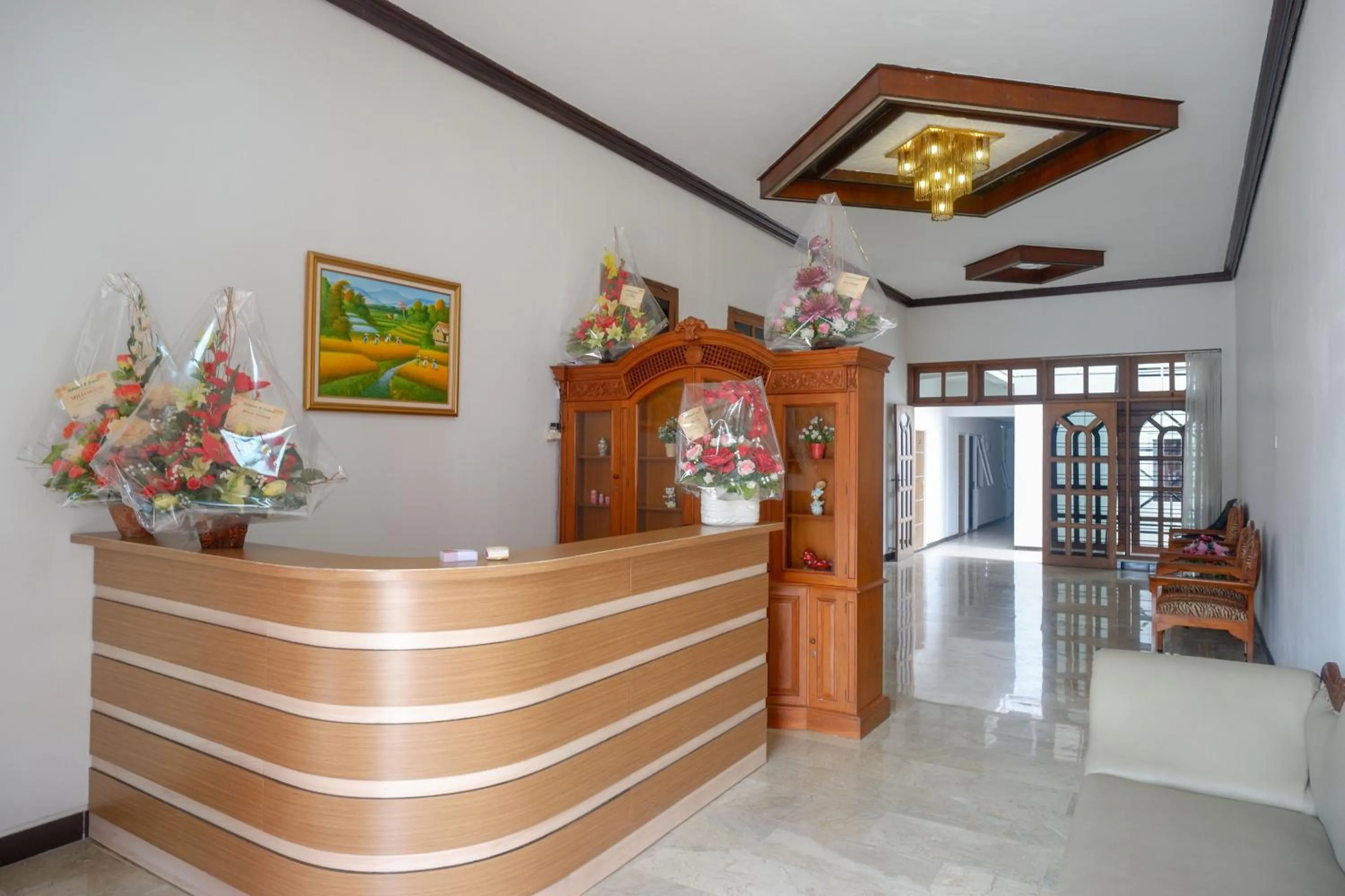 Lobby or reception in RedDoorz near Kawasan Simpang Lima Area