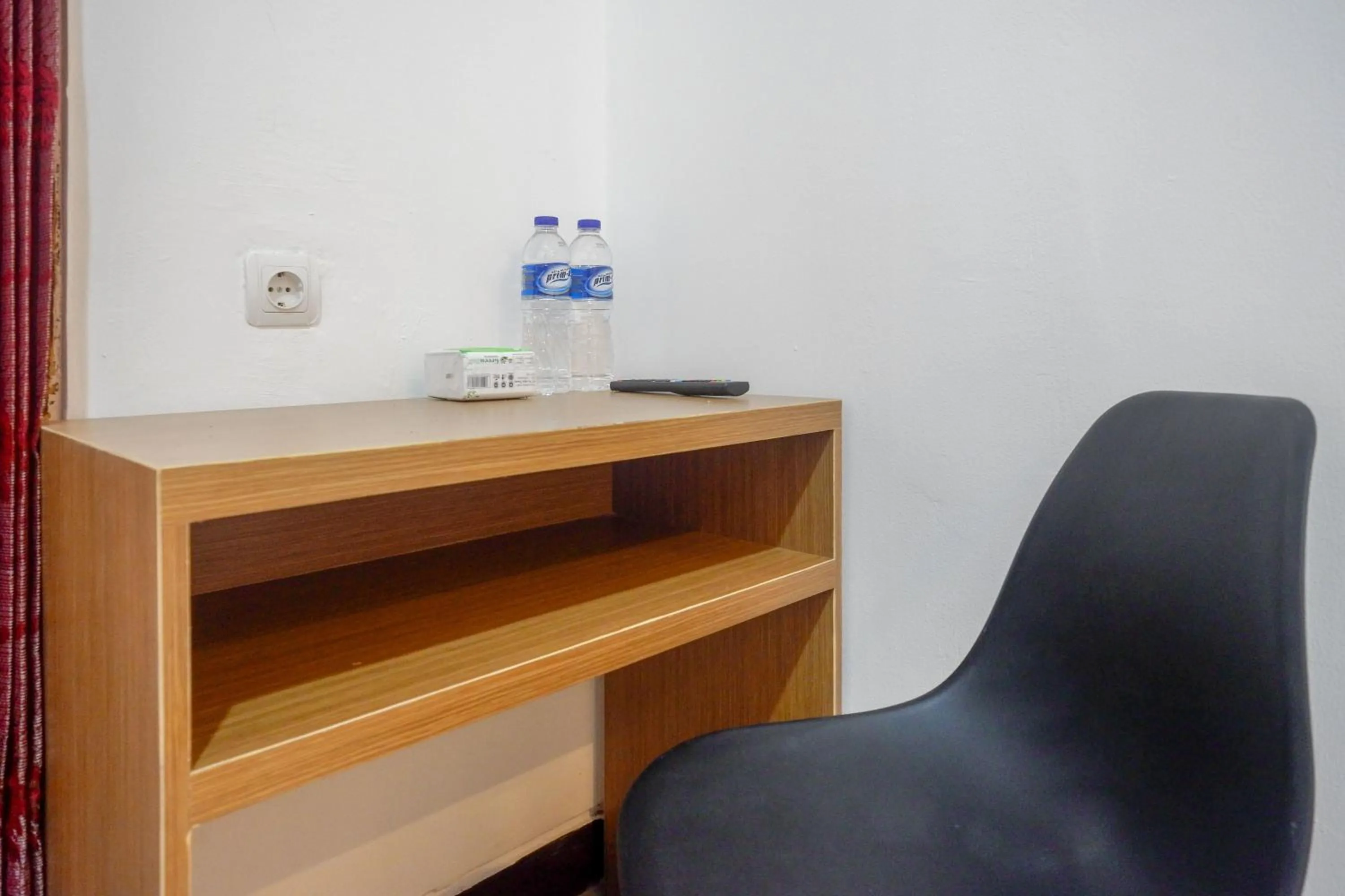 hair dresser in RedDoorz near Kawasan Simpang Lima Area