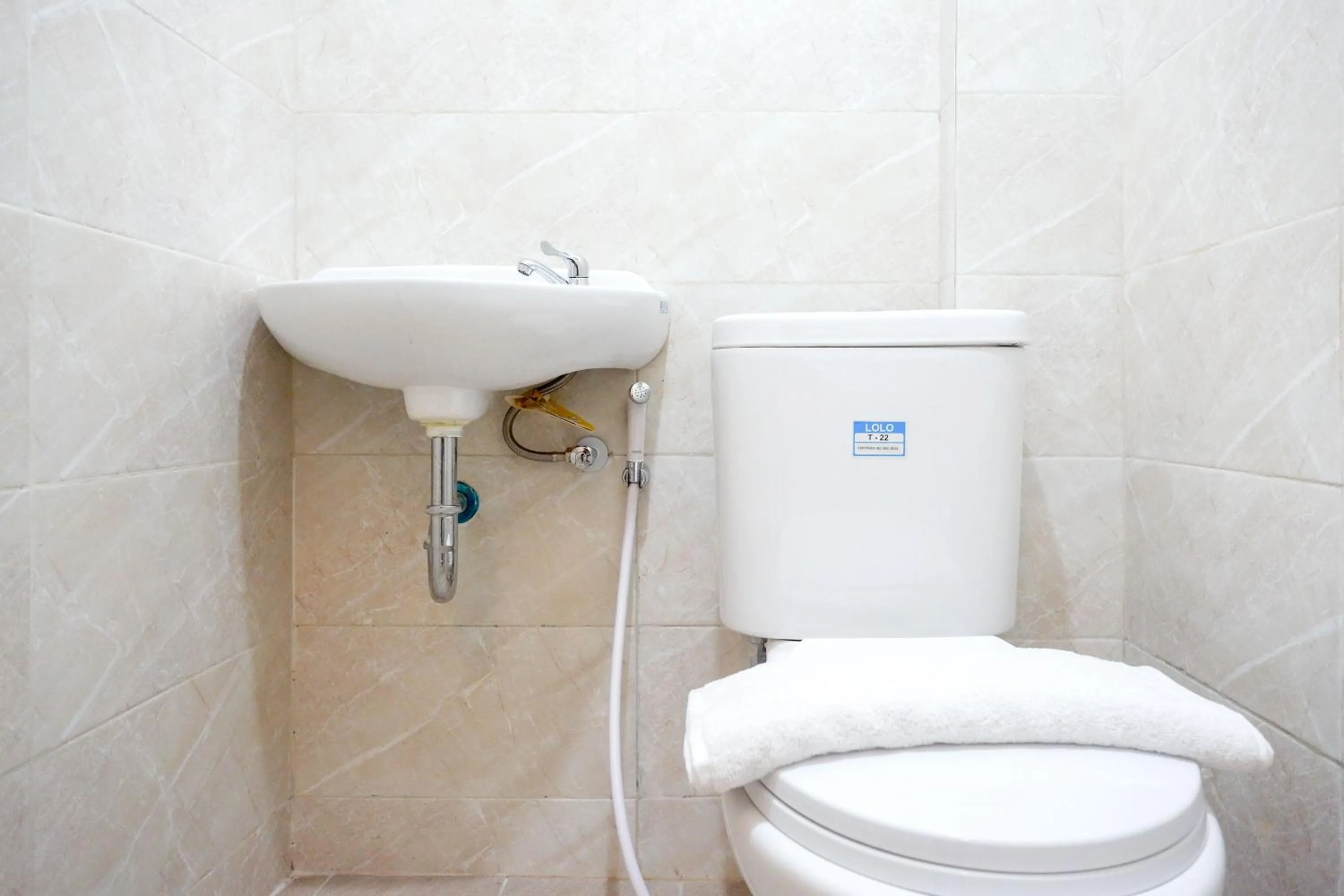 Bathroom in RedDoorz near Kawasan Simpang Lima Area