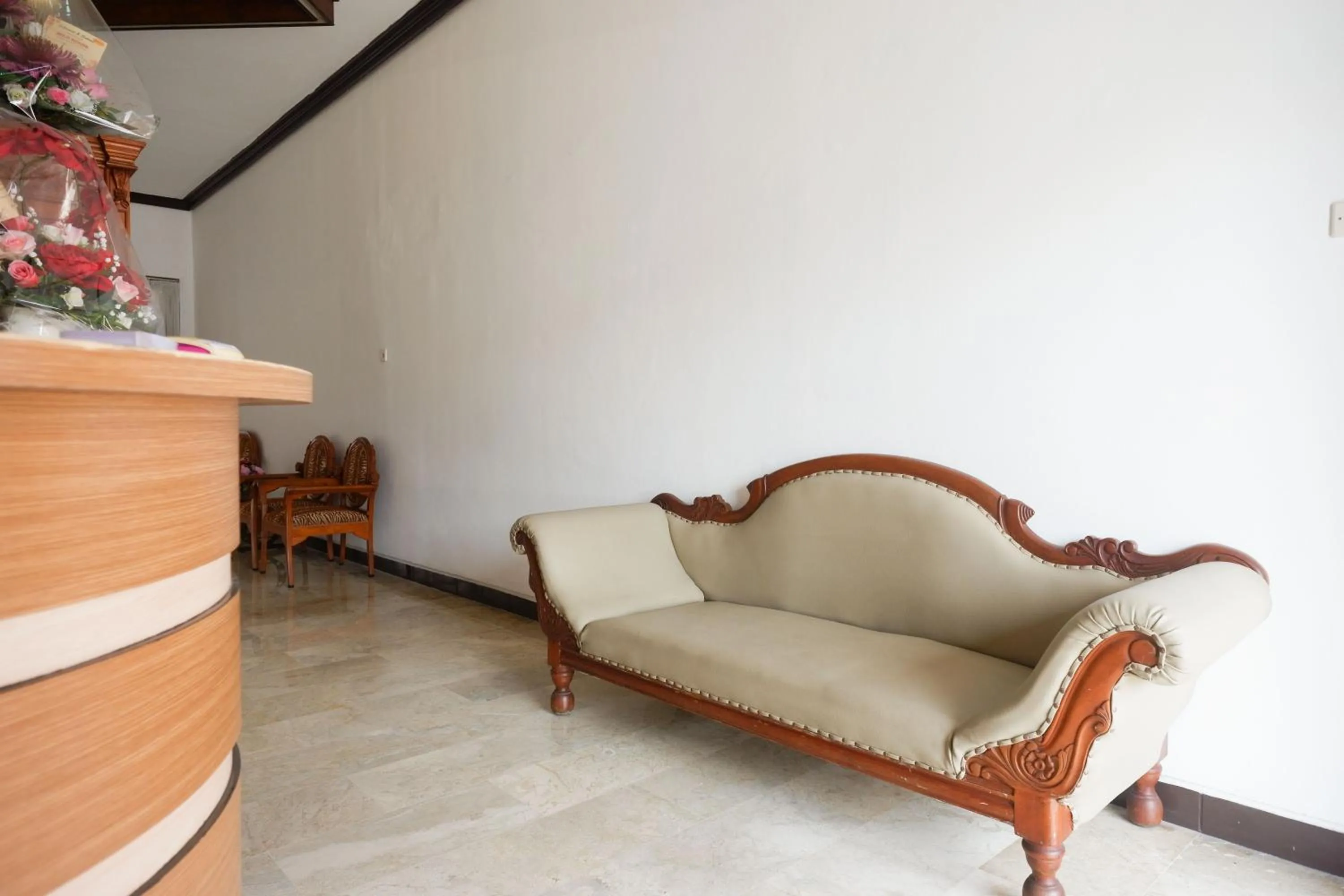Lobby or reception in RedDoorz near Kawasan Simpang Lima Area