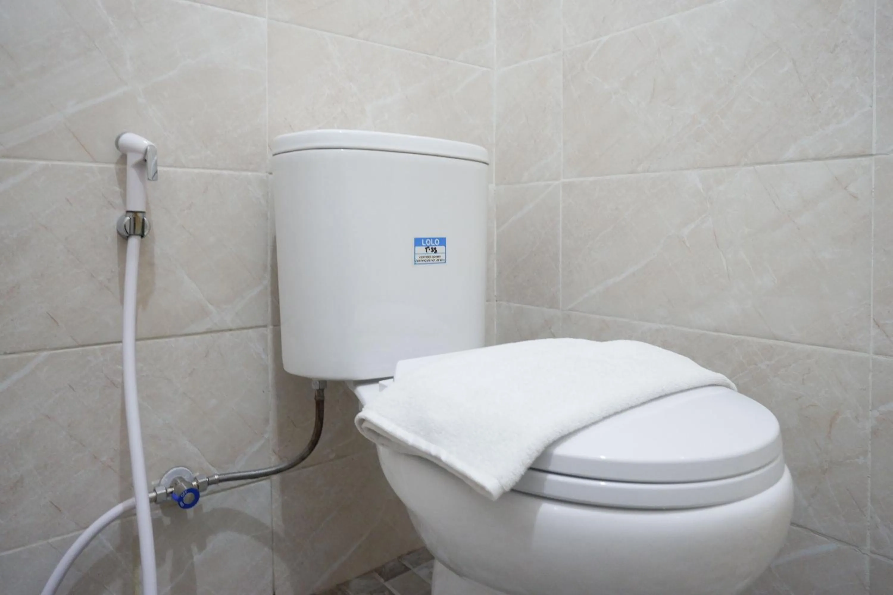 Bathroom in RedDoorz near Kawasan Simpang Lima Area