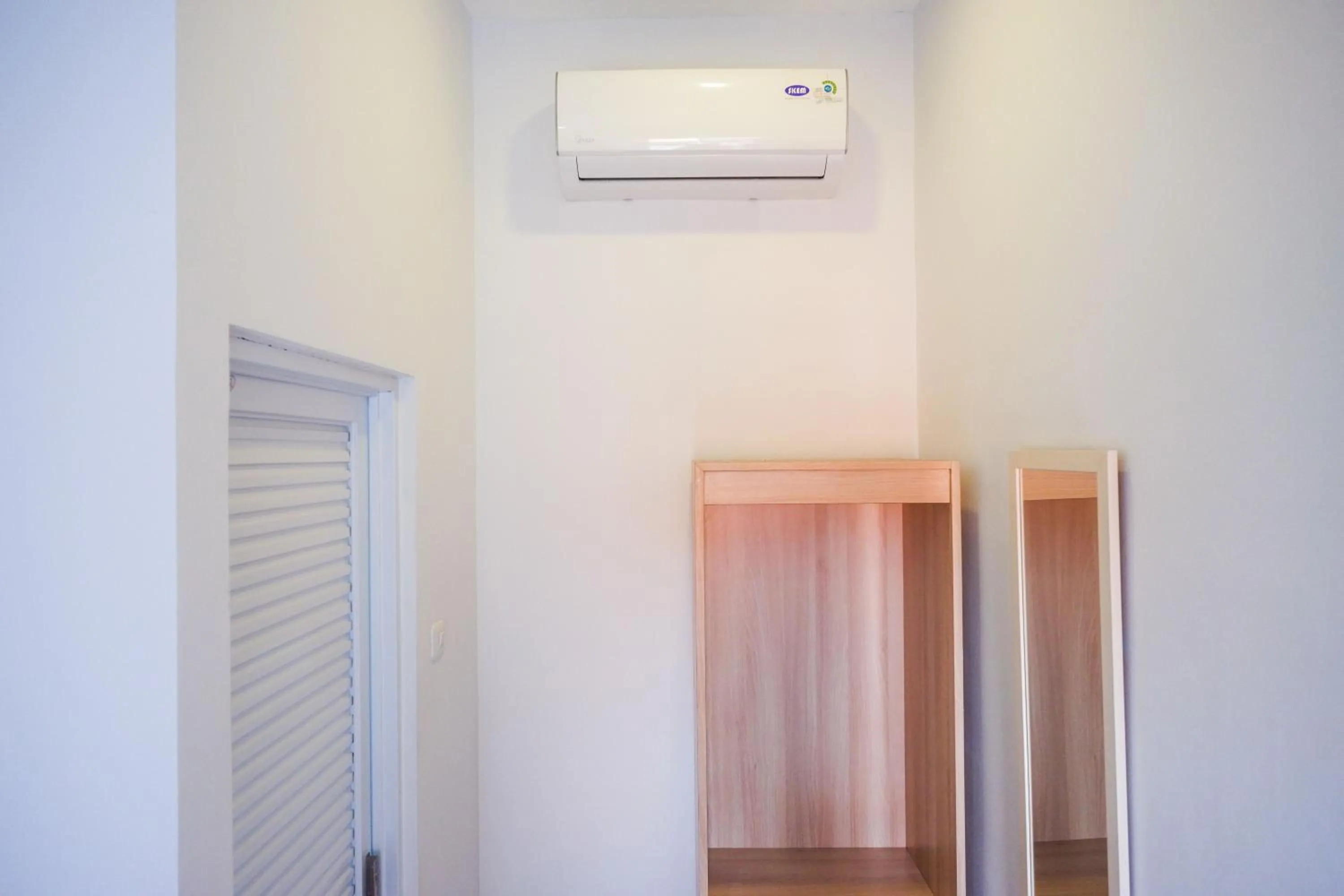 air conditioner in RedDoorz near Kawasan Simpang Lima Area