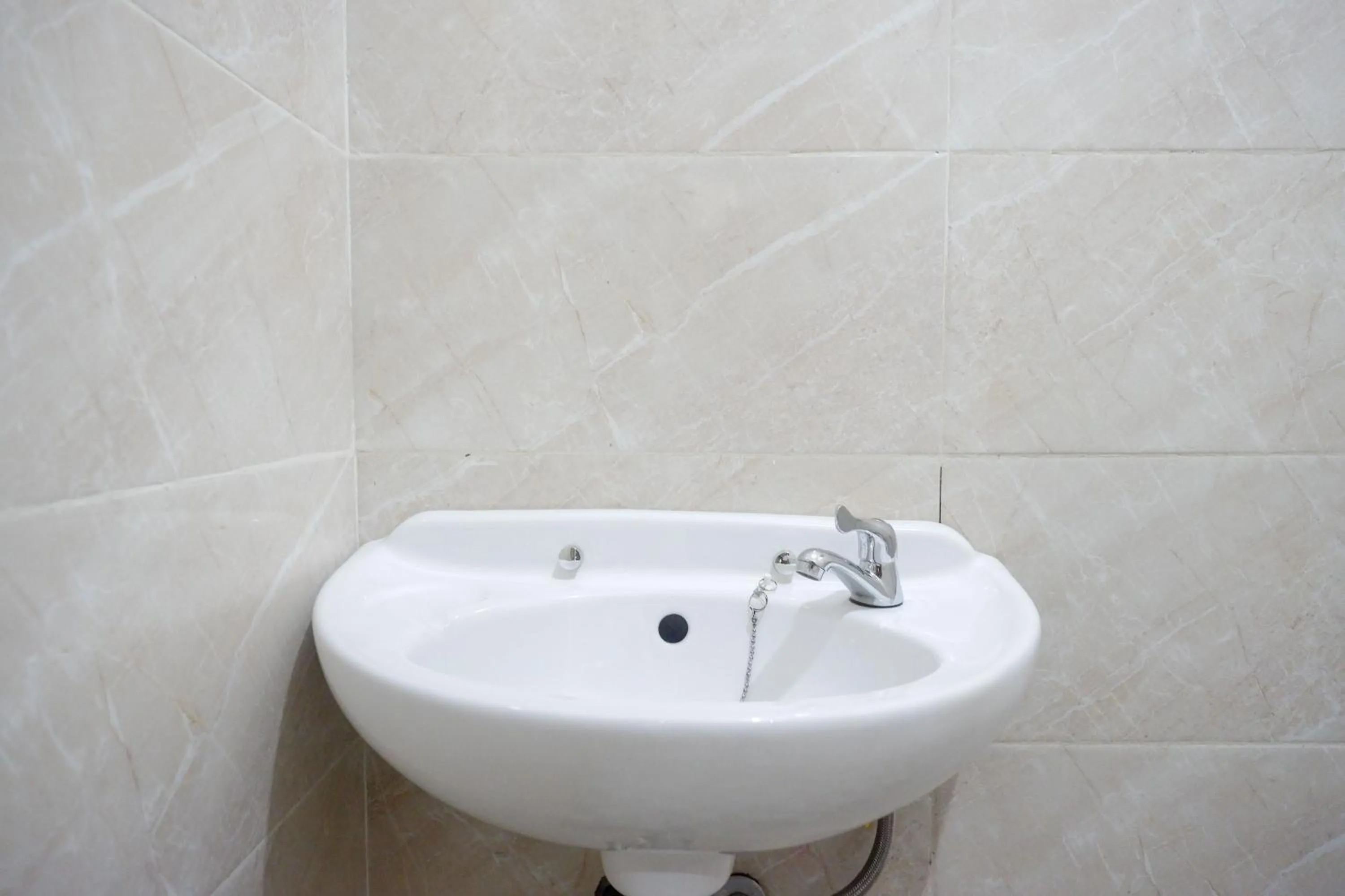 Bathroom in RedDoorz near Kawasan Simpang Lima Area