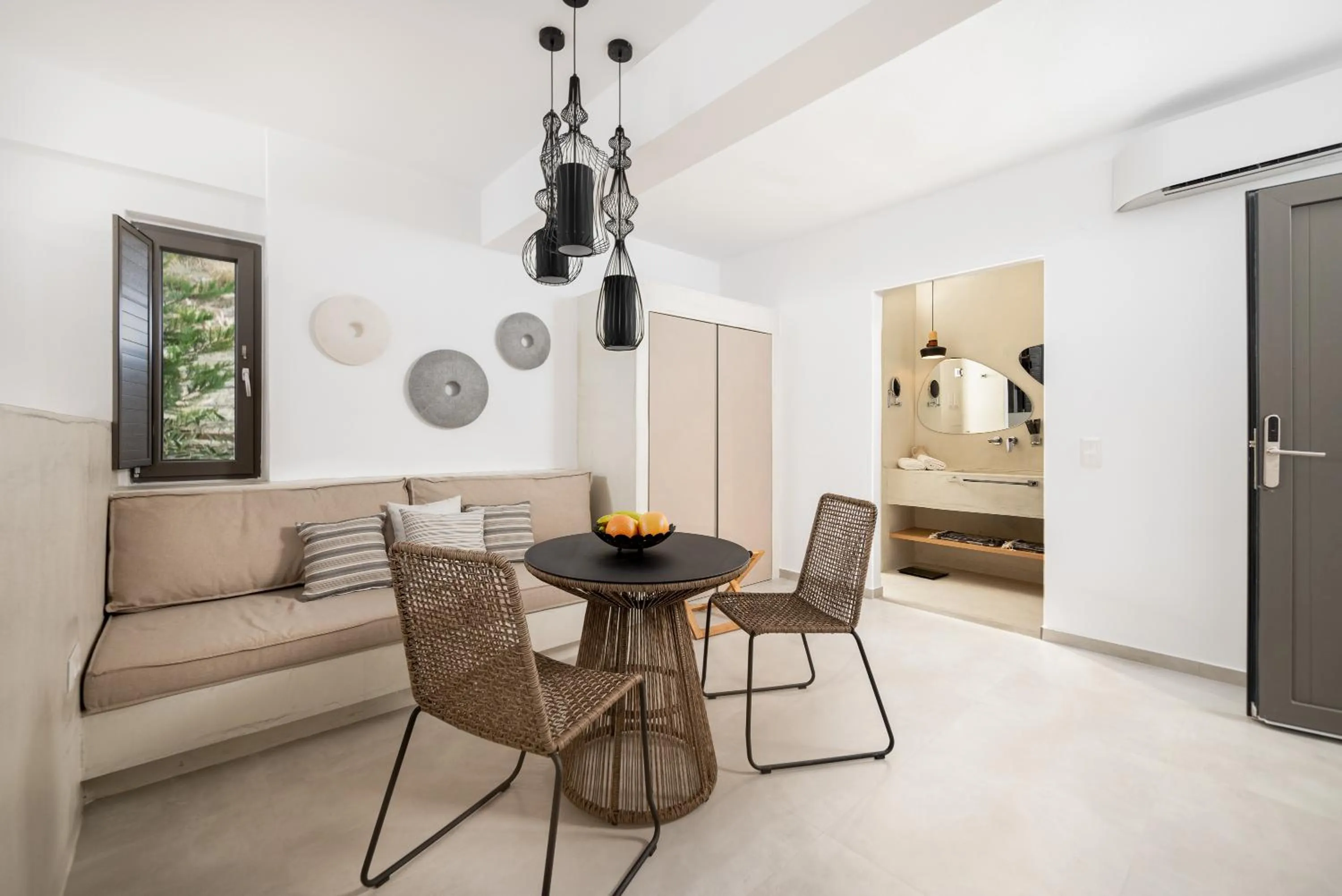 Seating area in Mnḗmē Suites & Villas