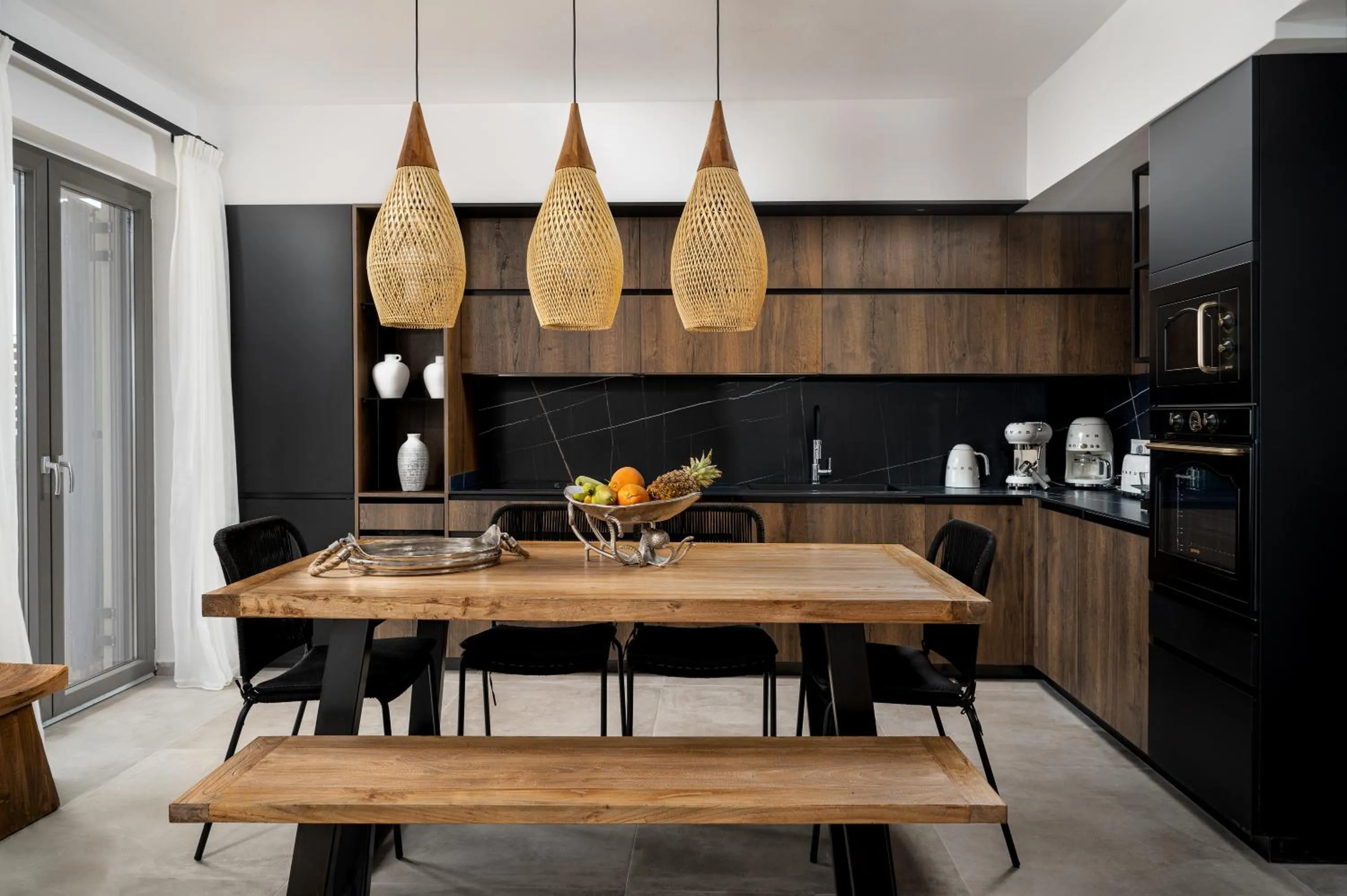 Coffee/tea facilities in Mnḗmē Suites & Villas