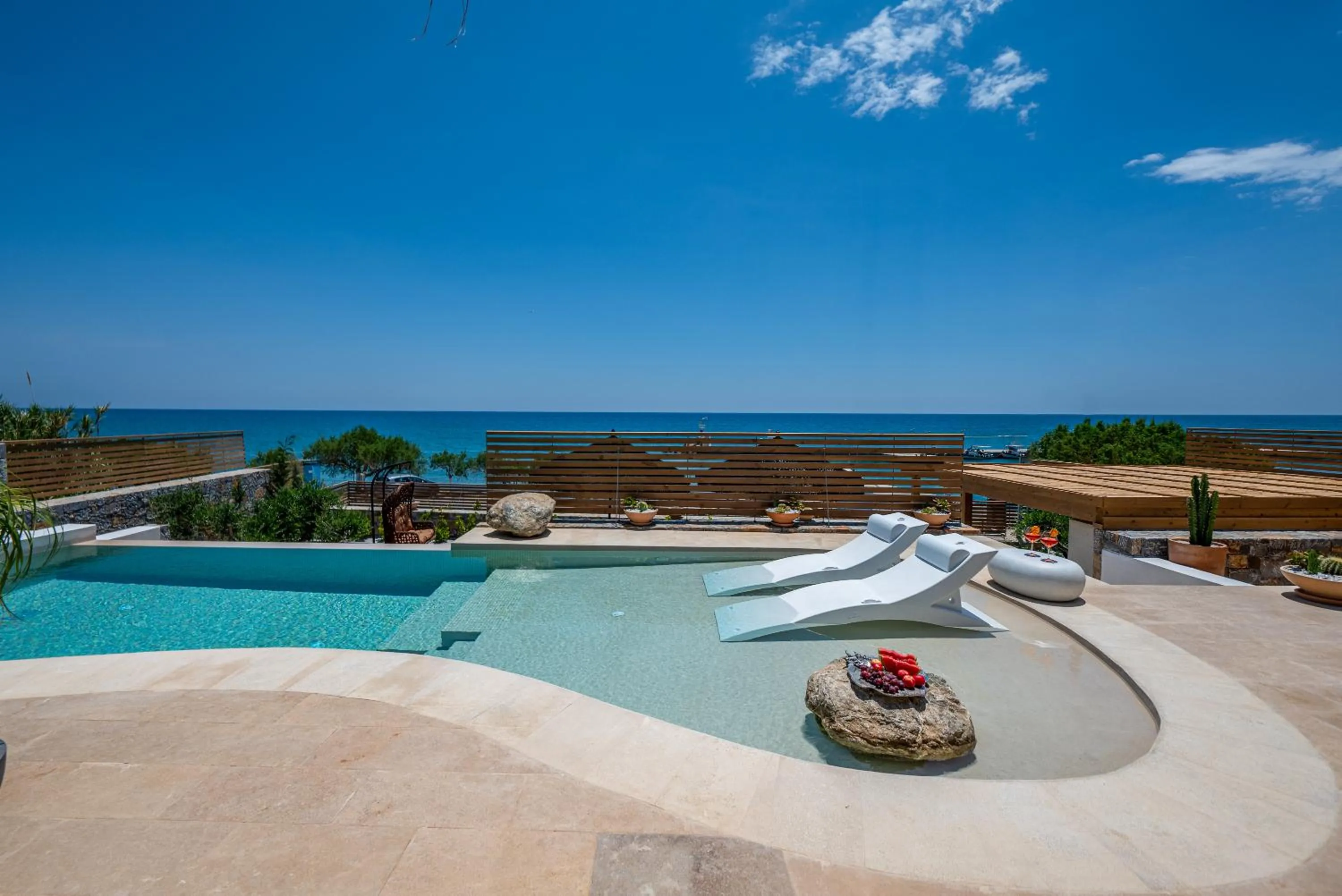 Swimming pool in Mnḗmē Suites & Villas