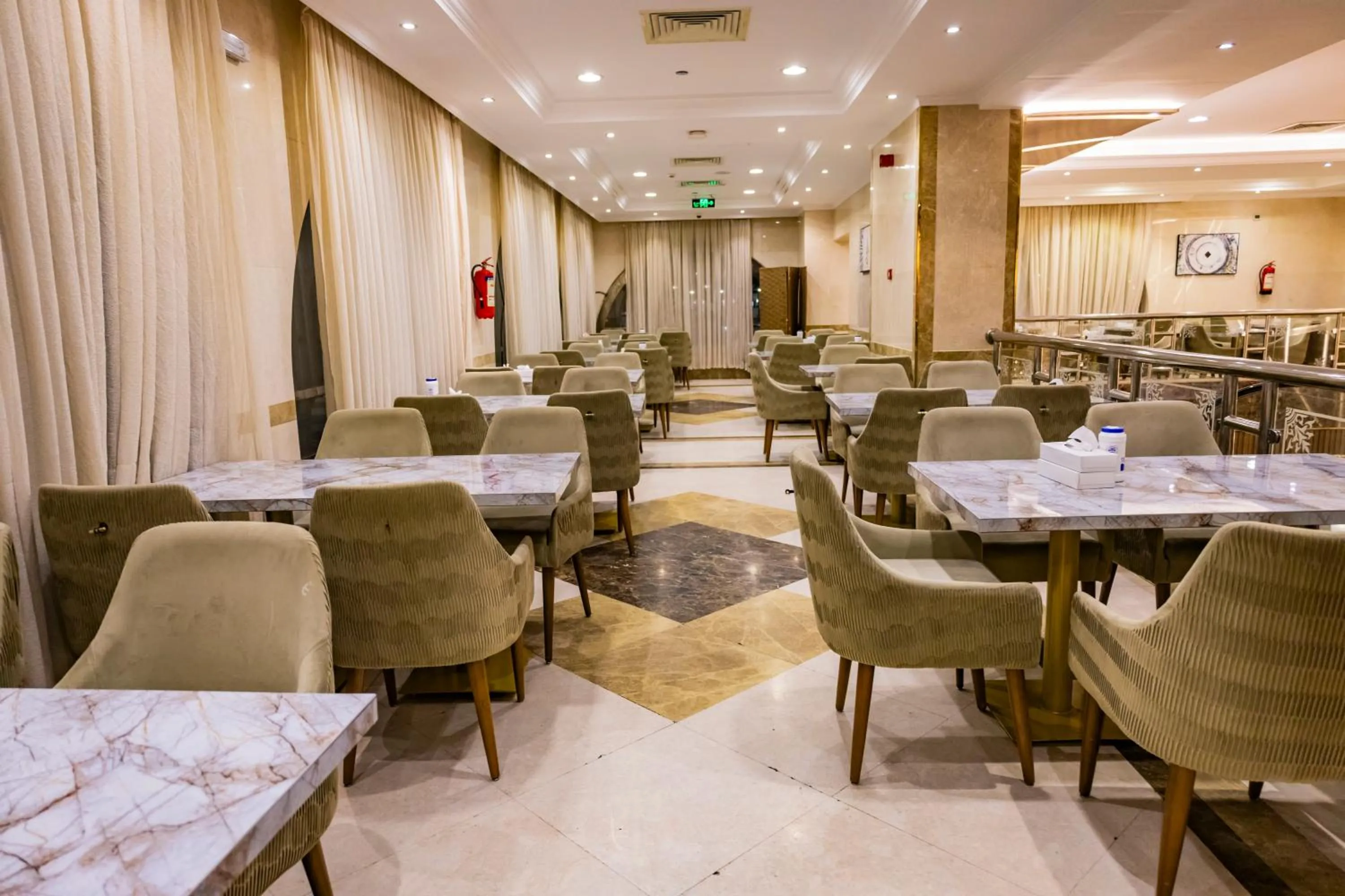 Restaurant/places to eat in Waqf Othman Bin Affan Hotel