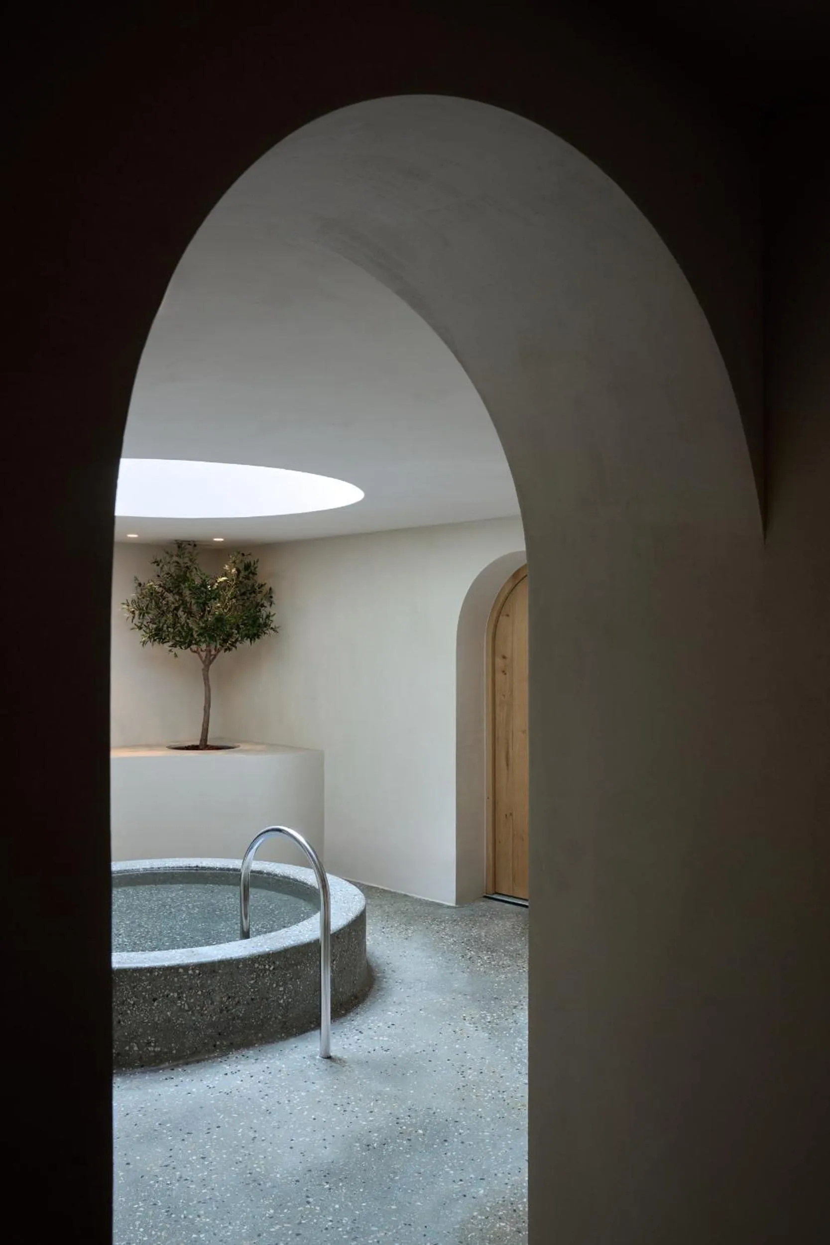 Swimming pool, Bed in fink Restaurant & Suites