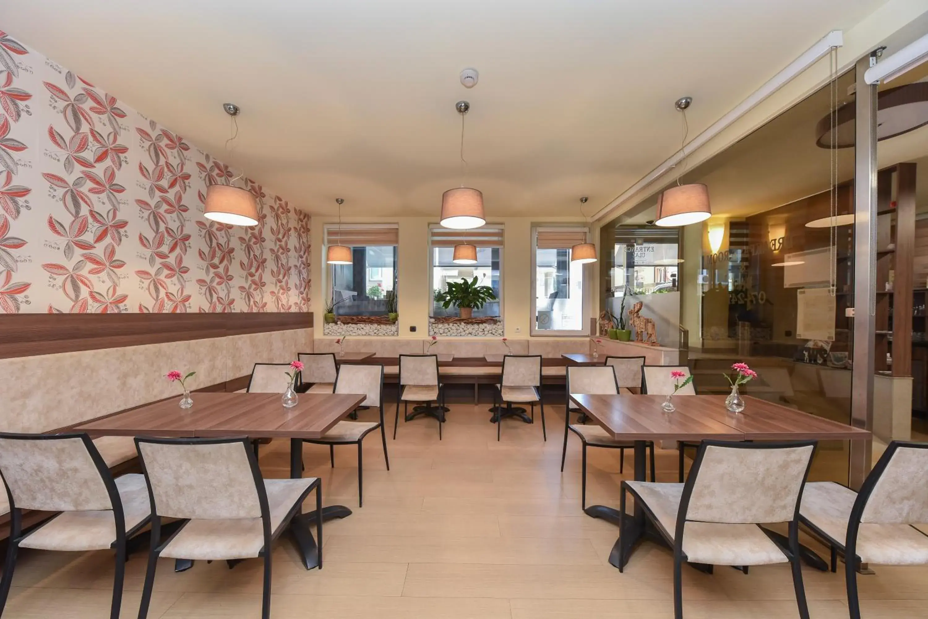 Restaurant/places to eat in Garni Hotel Zenit Restaurant/places to eat in Garni Hotel Zenit