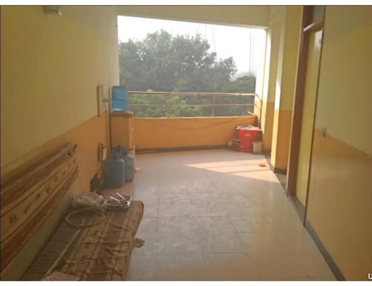 Day in Viren Plaza, Agra