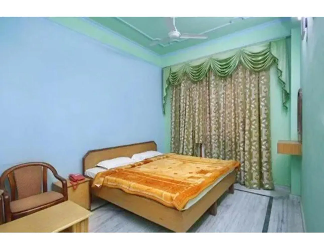 Bedroom, Bed in Viren Plaza, Agra