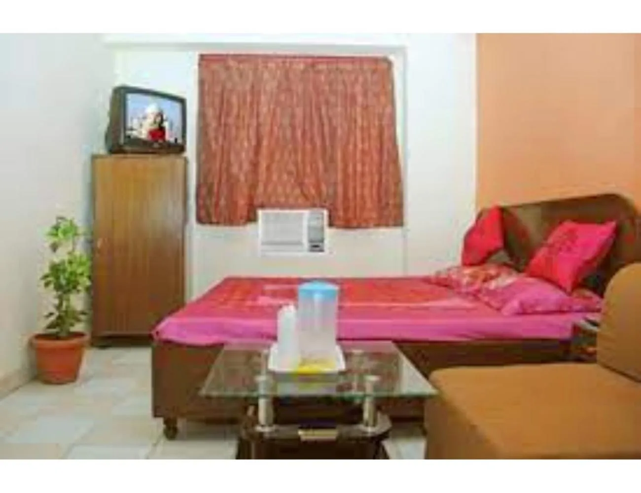 Bedroom, Bed in Viren Plaza, Agra