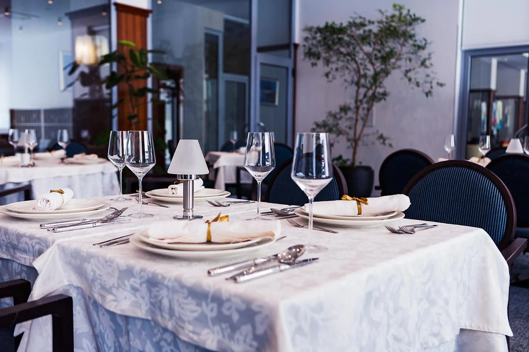 Restaurant/places to eat in Hotel Princess