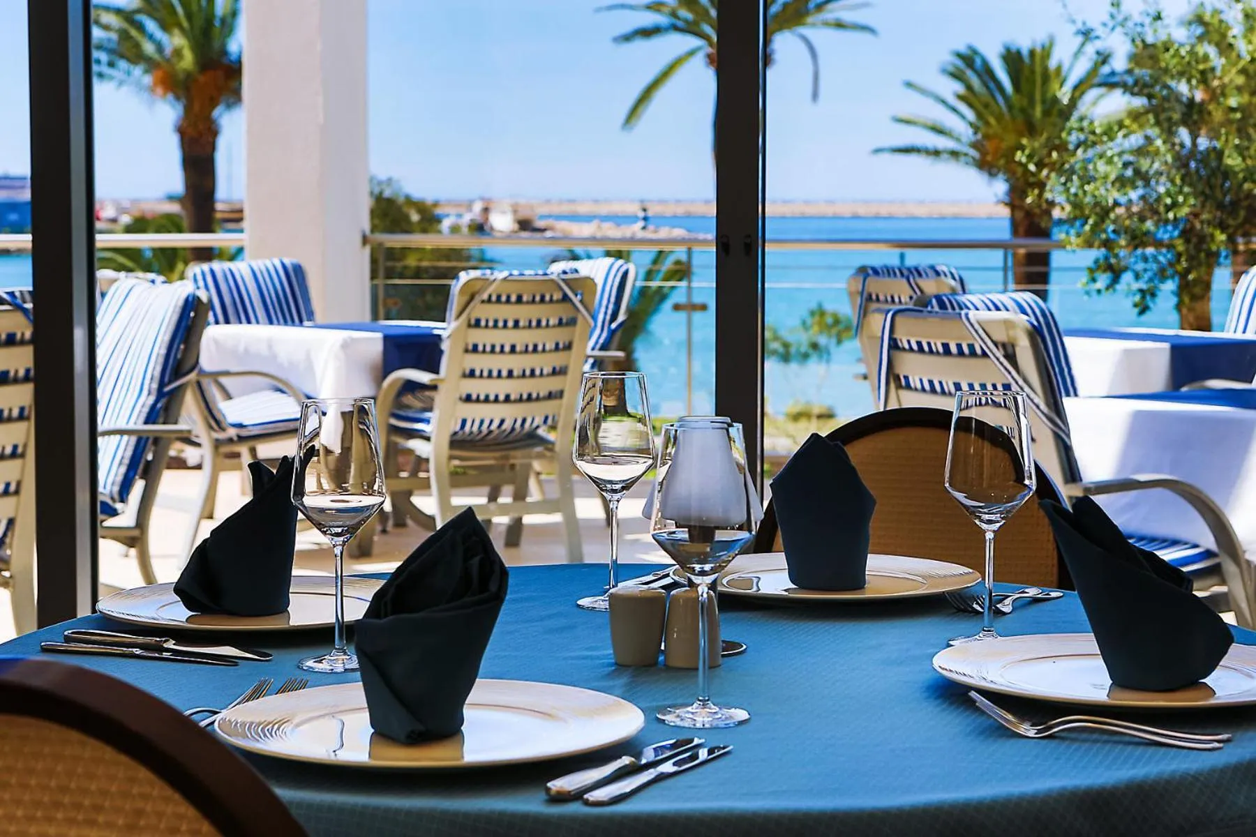 Restaurant/places to eat in Hotel Princess