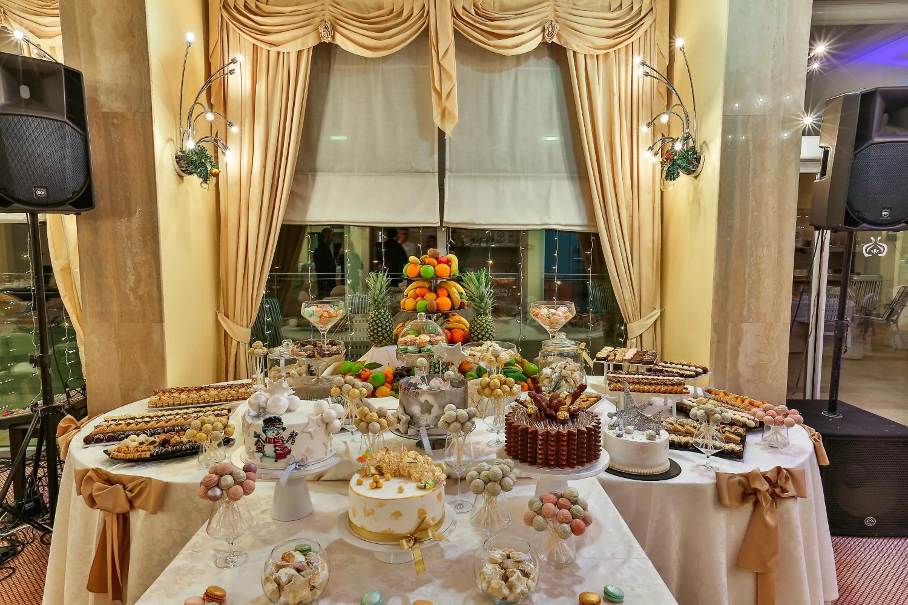 Restaurant/places to eat in Hotel Princess