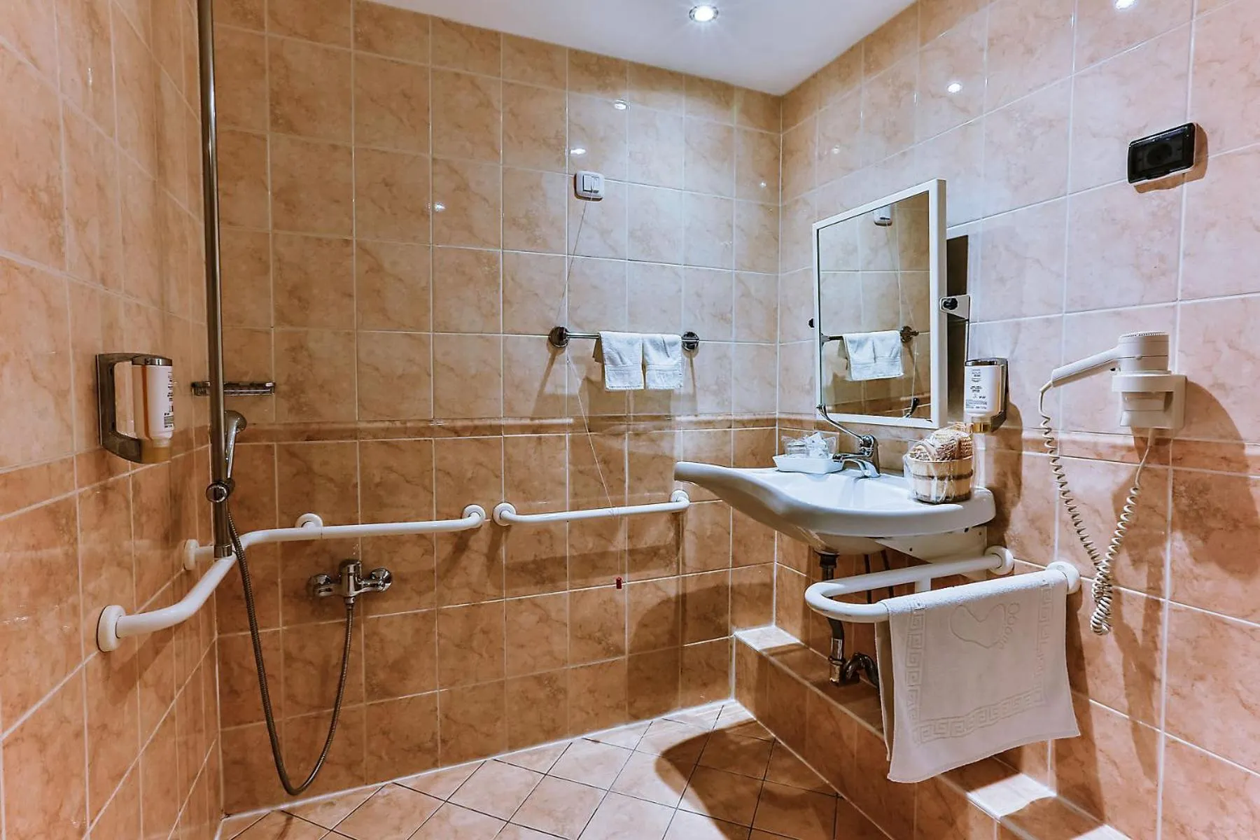 Shower in Hotel Princess