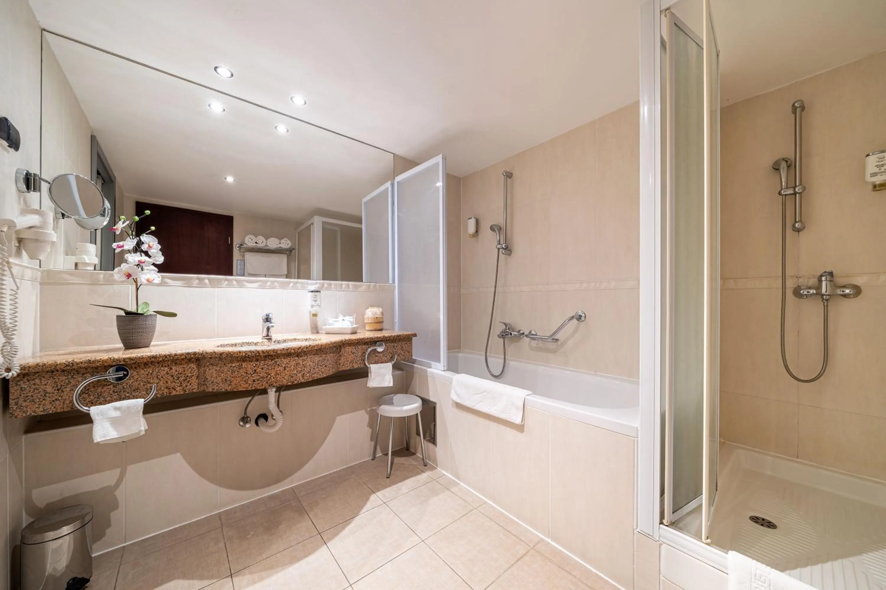 Shower in Hotel Princess