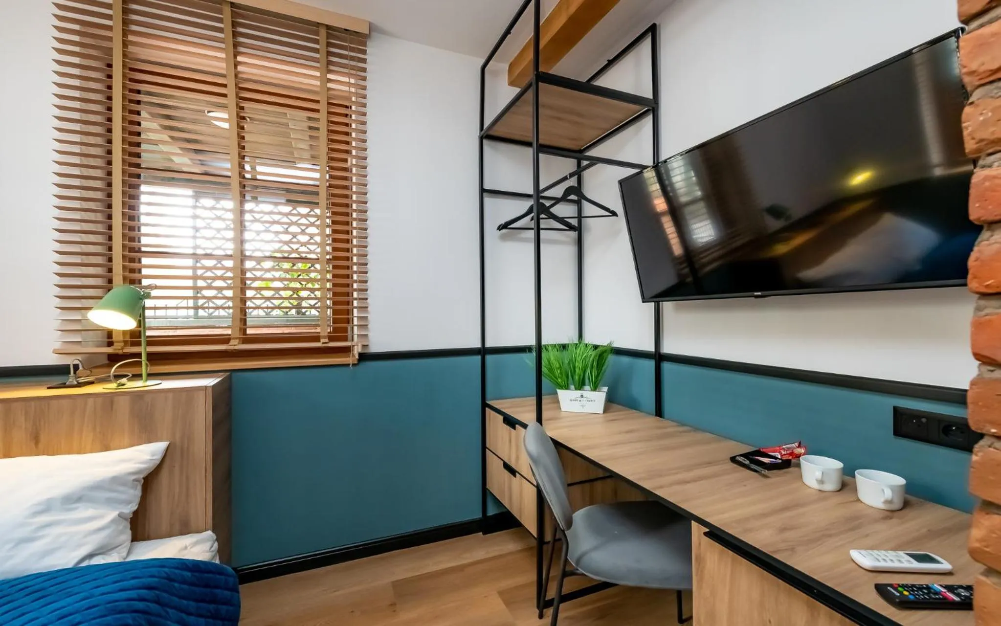 Bed in Noclegi Żelazna 51