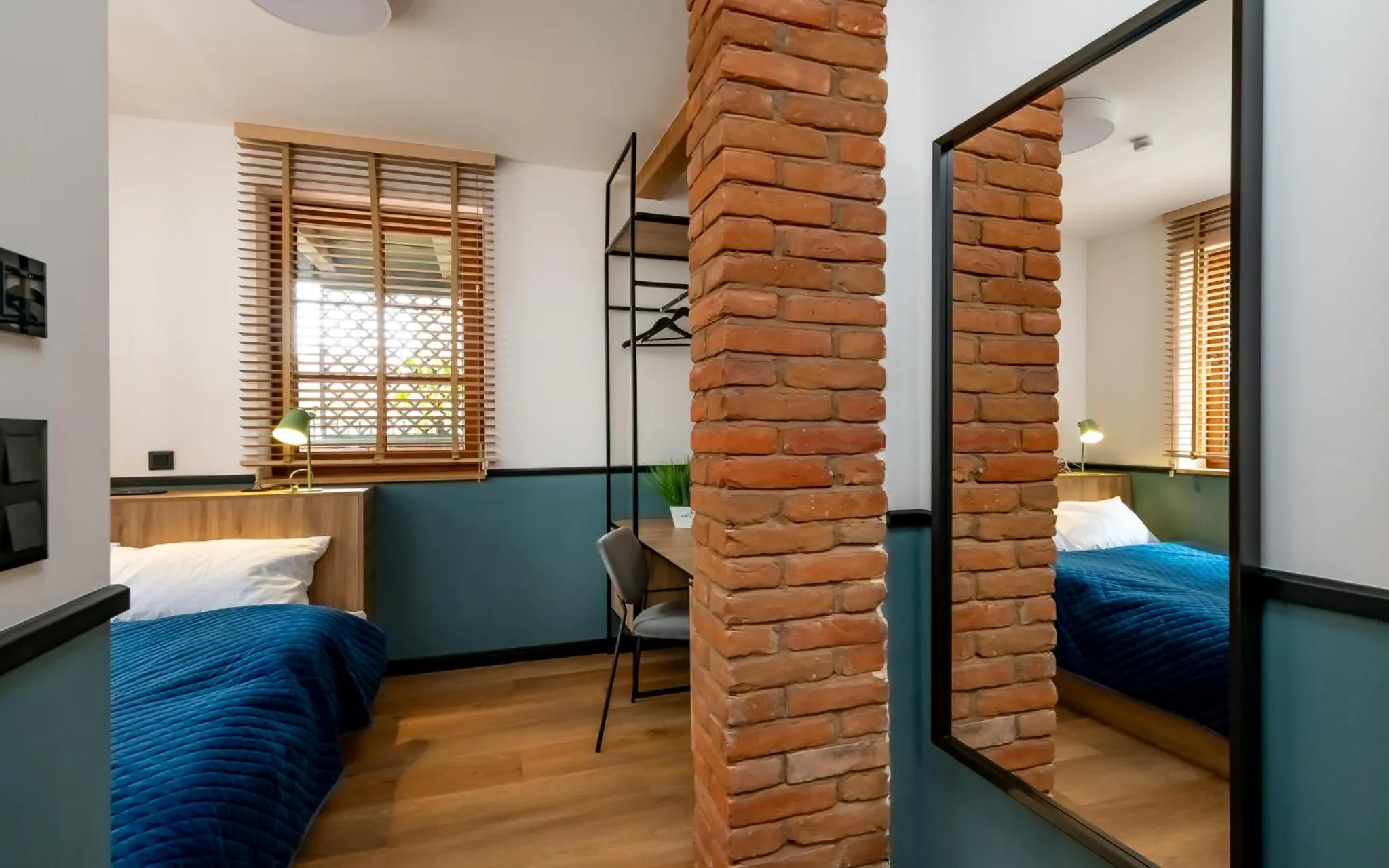 Bed in Noclegi Żelazna 51