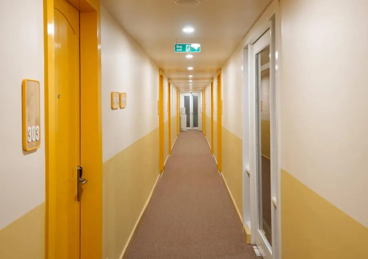 Lobby or reception in Bloom Boutique l Connaught Place Area Lobby or reception in Bloom Boutique l Connaught Place Area