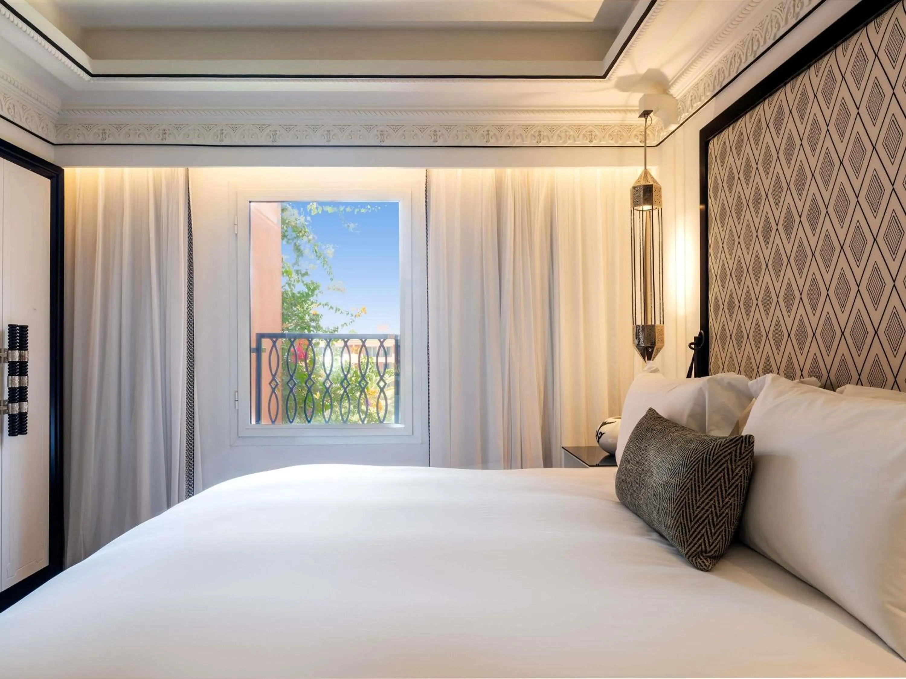 Bedroom, Bed in Sofitel Marrakech Palais Impérial & Spa