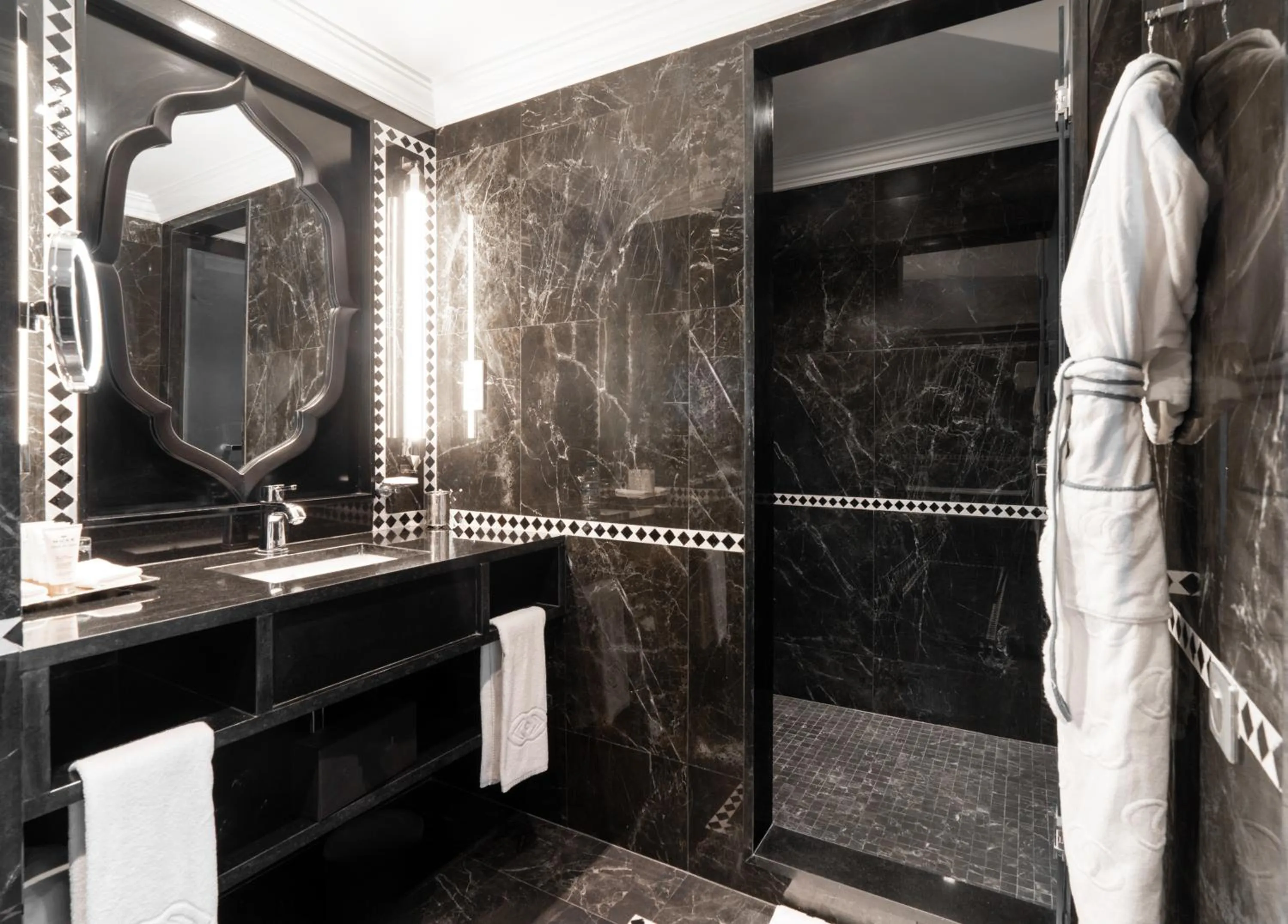 Shower in Sofitel Marrakech Lounge and Spa