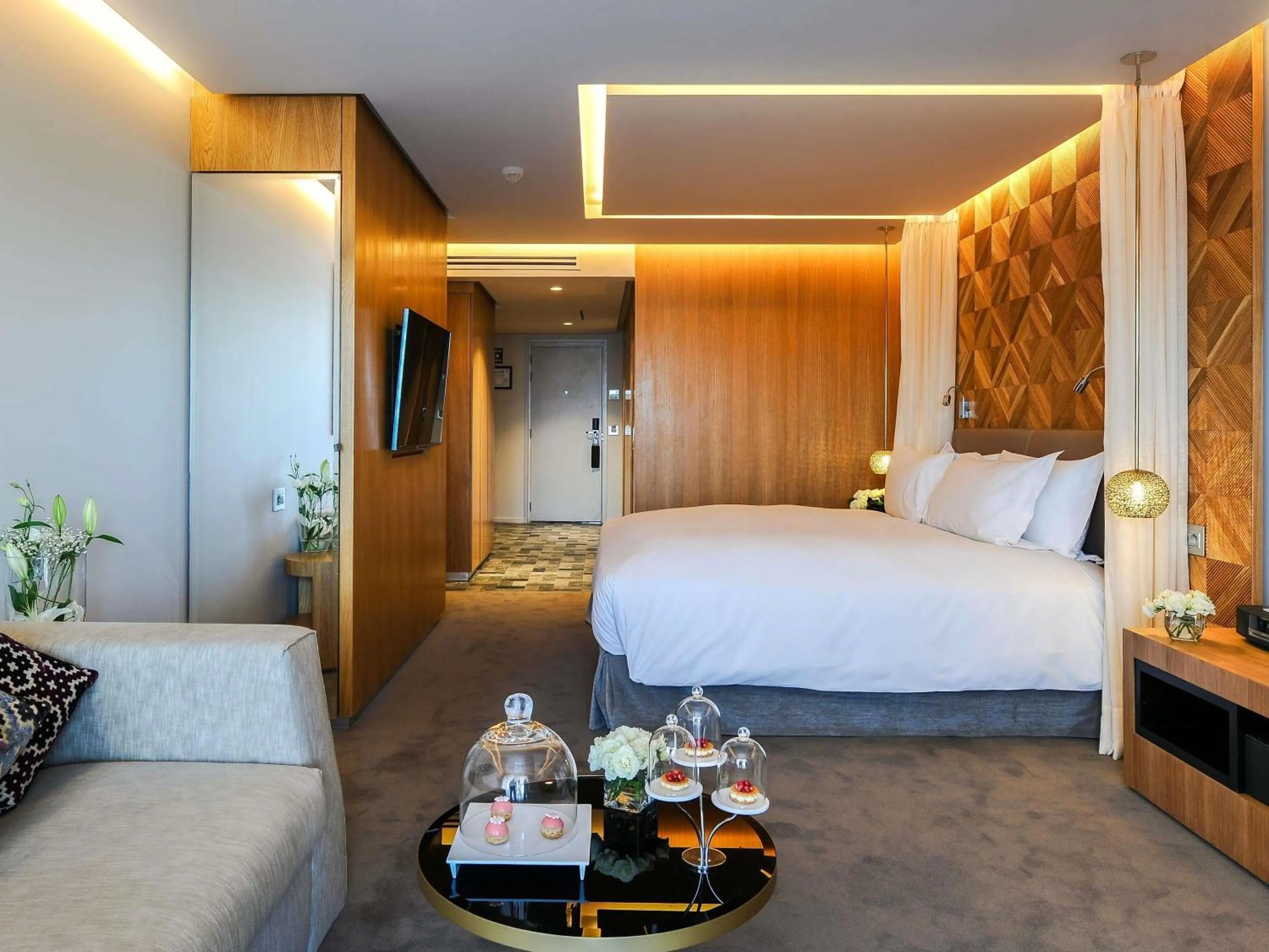 Bedroom, Bed in Sofitel Marrakech Palais Impérial & Spa