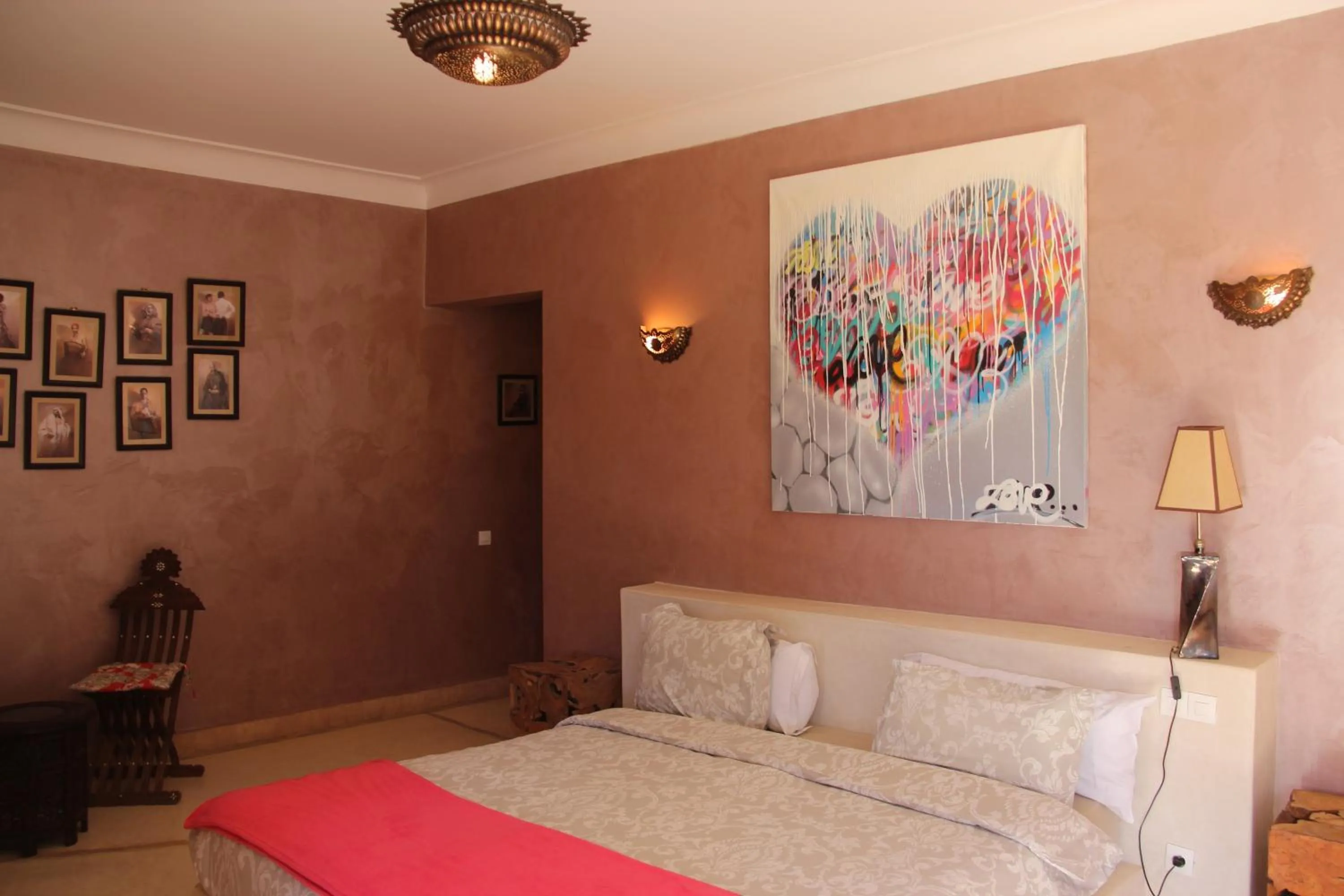 Bedroom, Bed in Quelque part au barrage