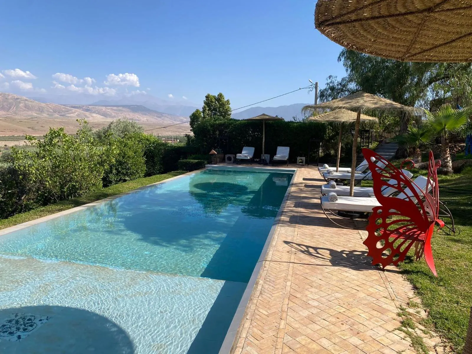 Swimming pool in Quelque part au barrage
