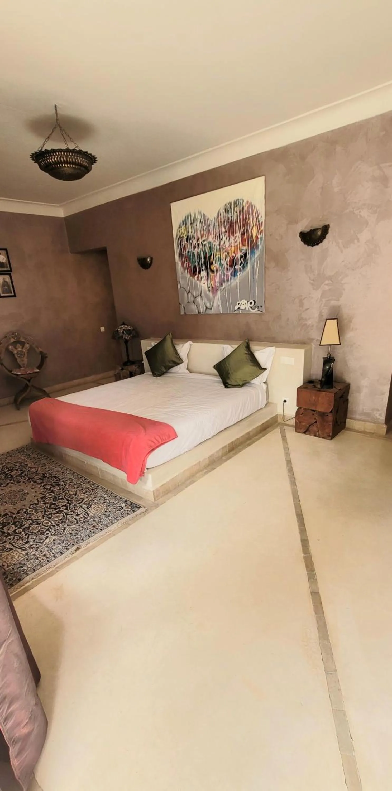 Bedroom, Bed in Quelque part au barrage