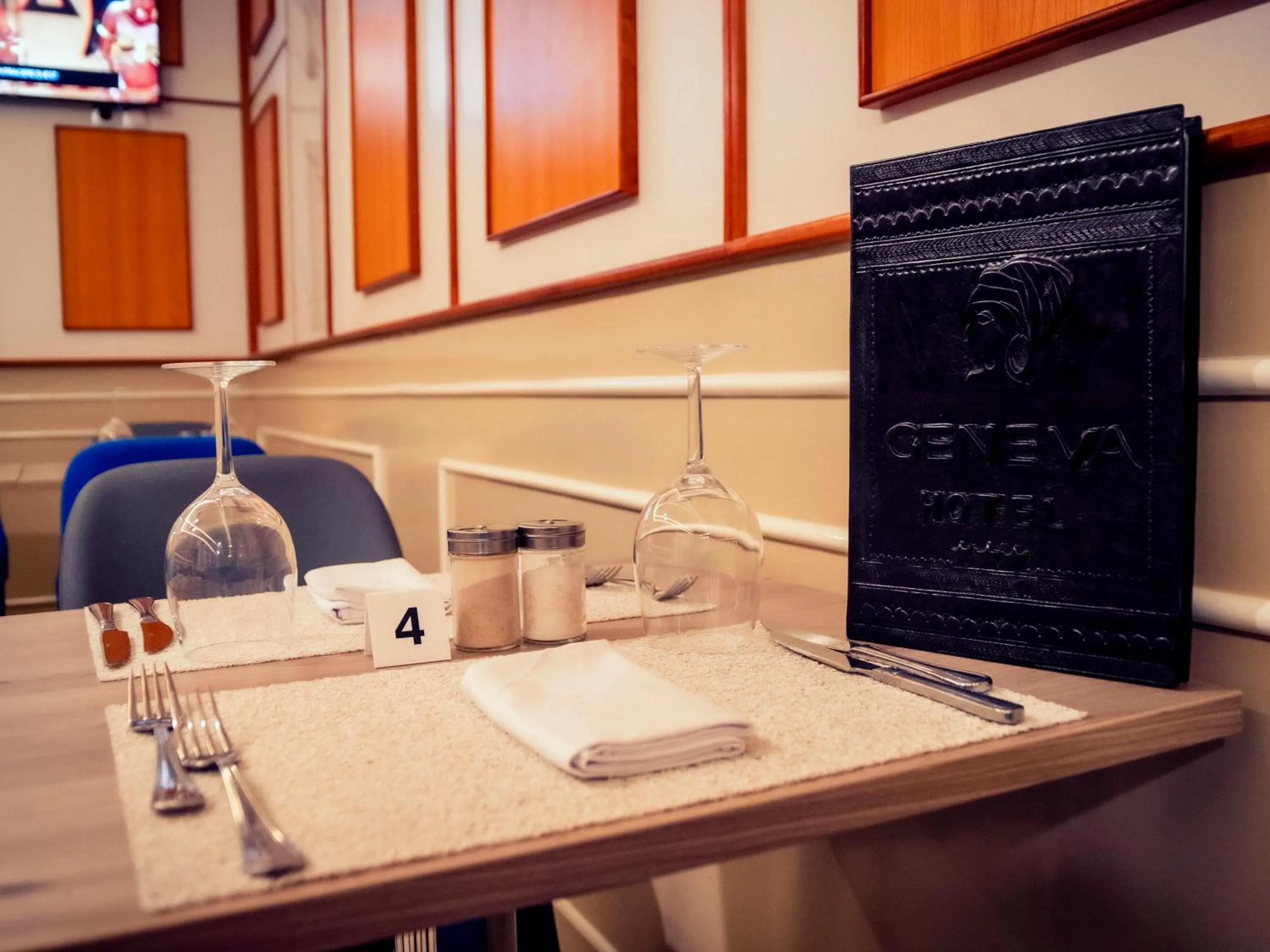 Restaurant/places to eat in Geneva Hotel