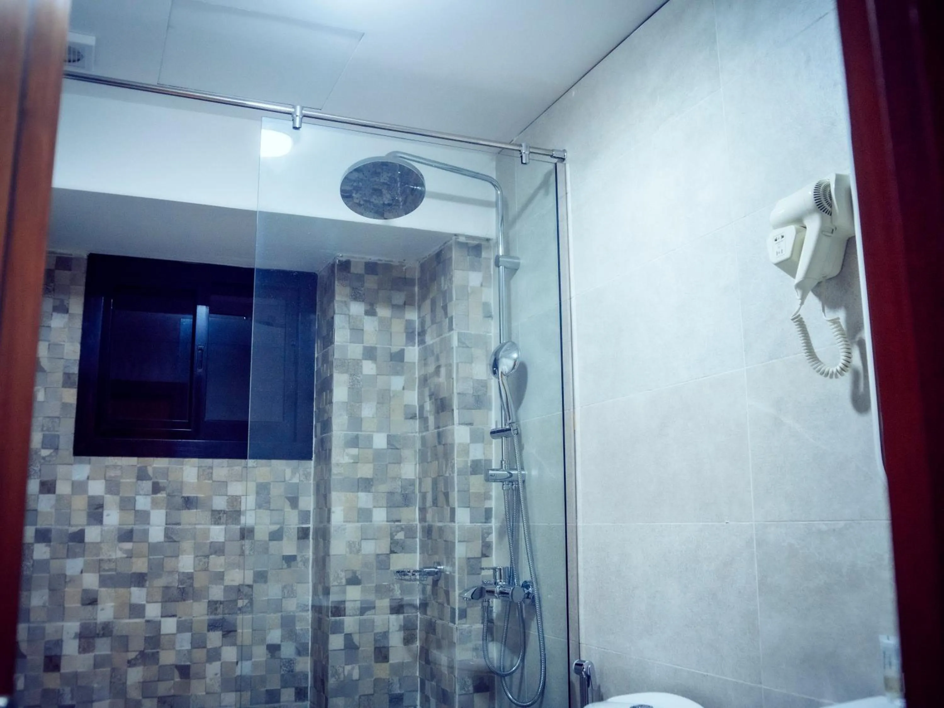 Bathroom in Geneva Hotel