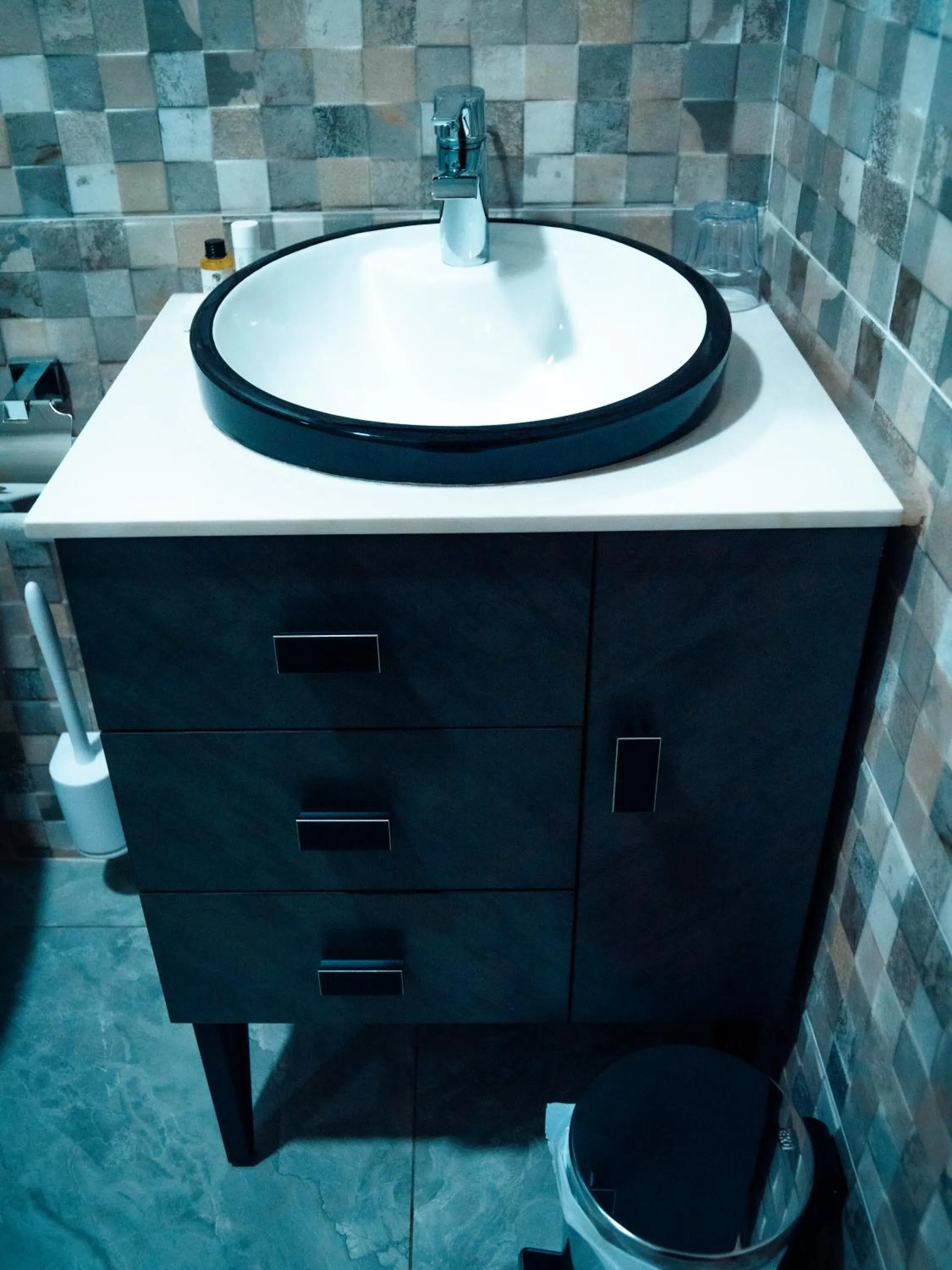 Toilet in Geneva Hotel