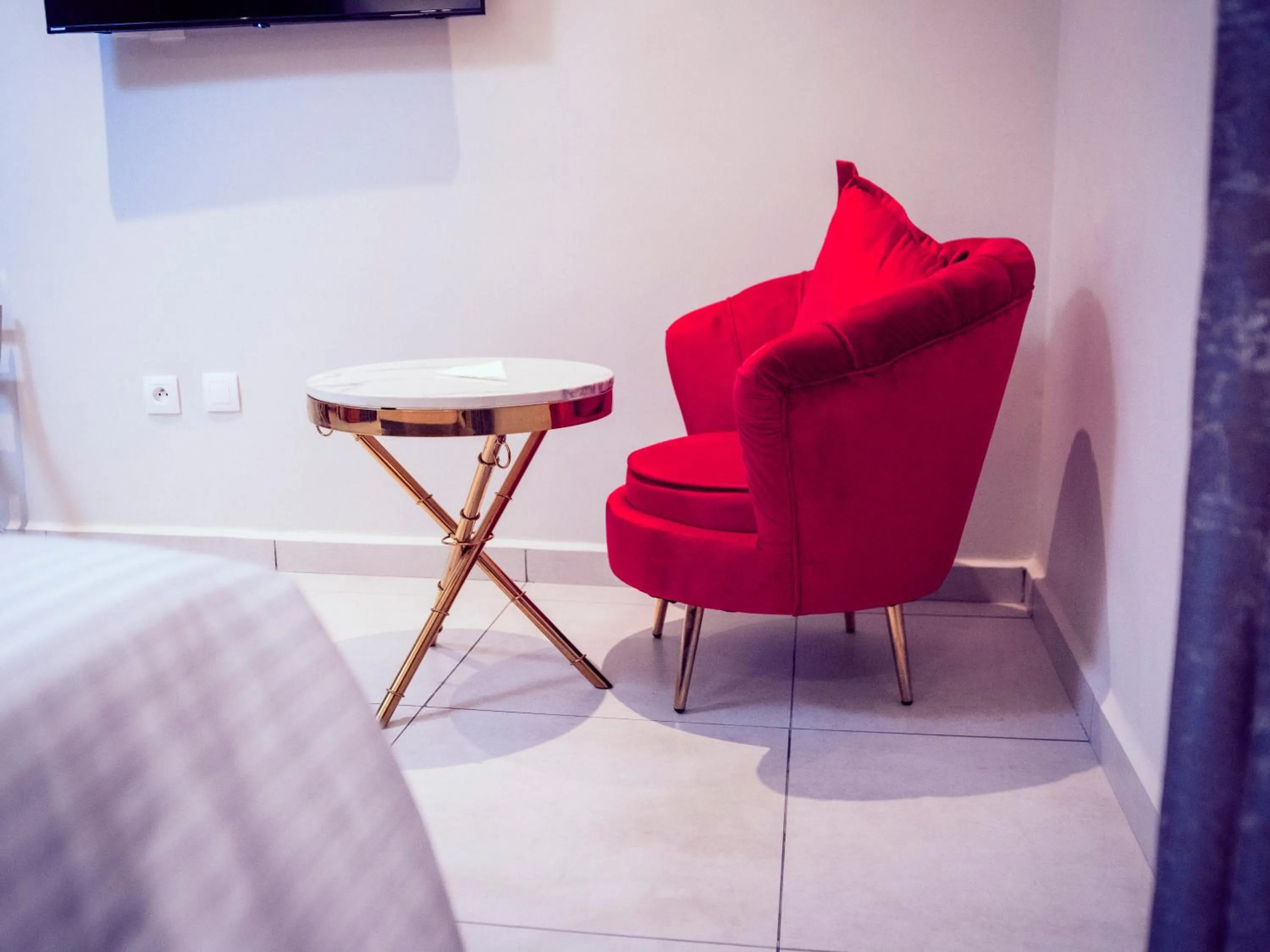 Seating area in Geneva Hotel