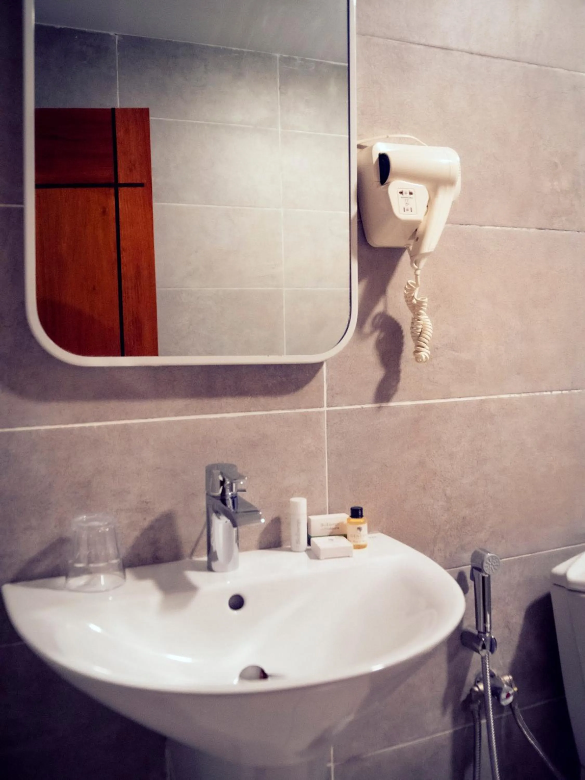 Toilet in Geneva Hotel