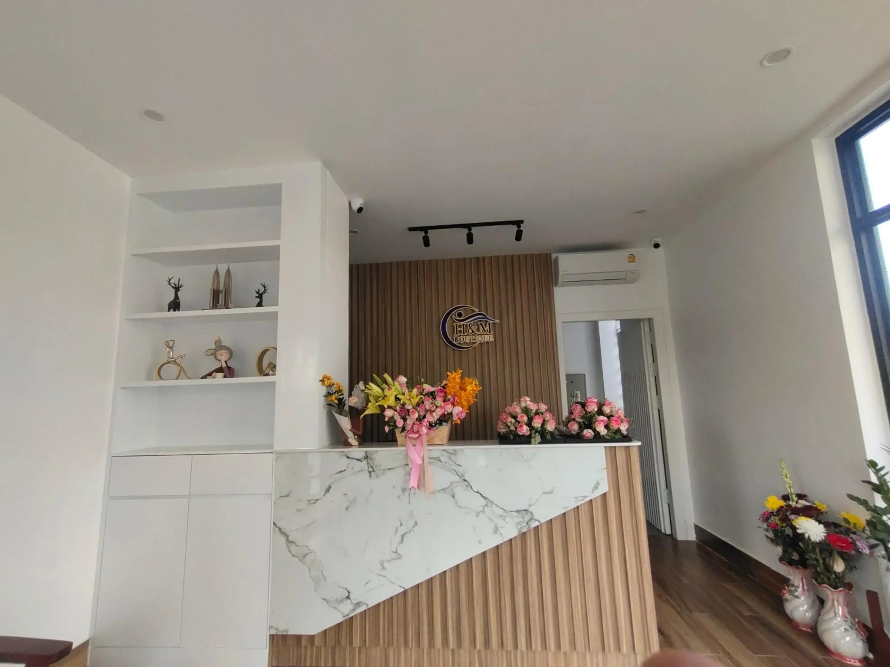 Lobby or reception in H&M Boutique Lobby or reception in H&M Boutique