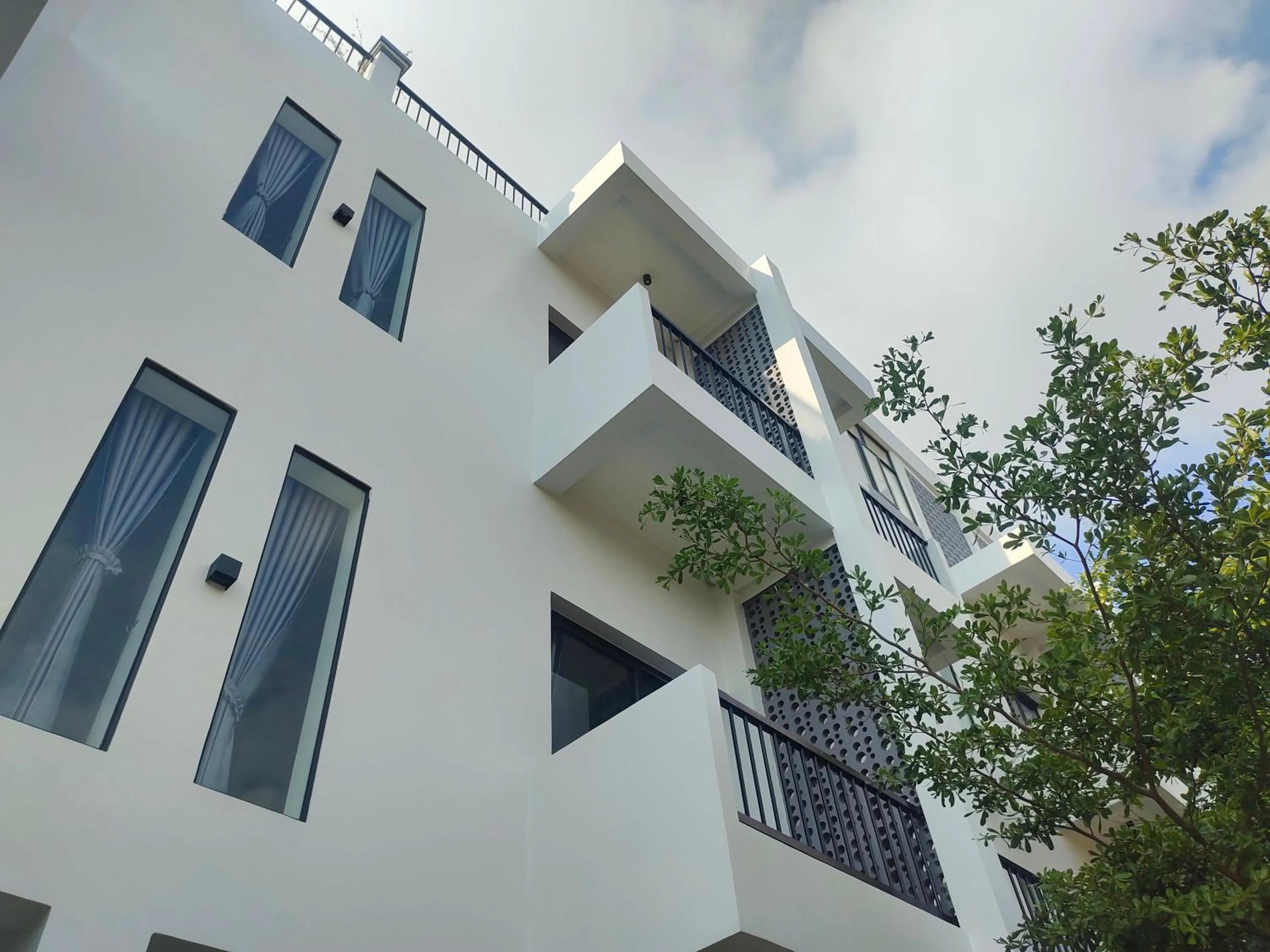 Property building in H&M Boutique