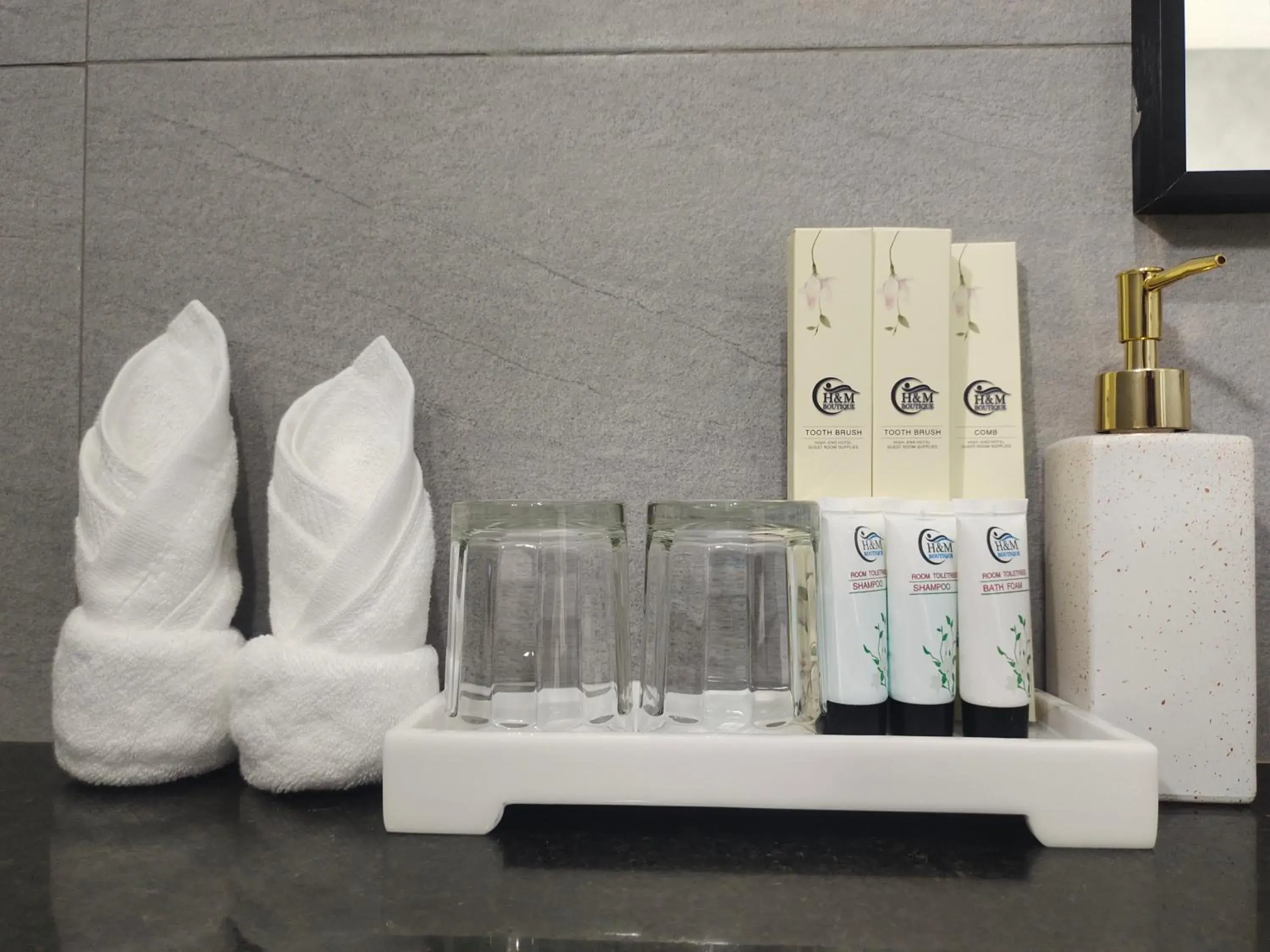 Area and facilities in H&M Boutique Area and facilities in H&M Boutique