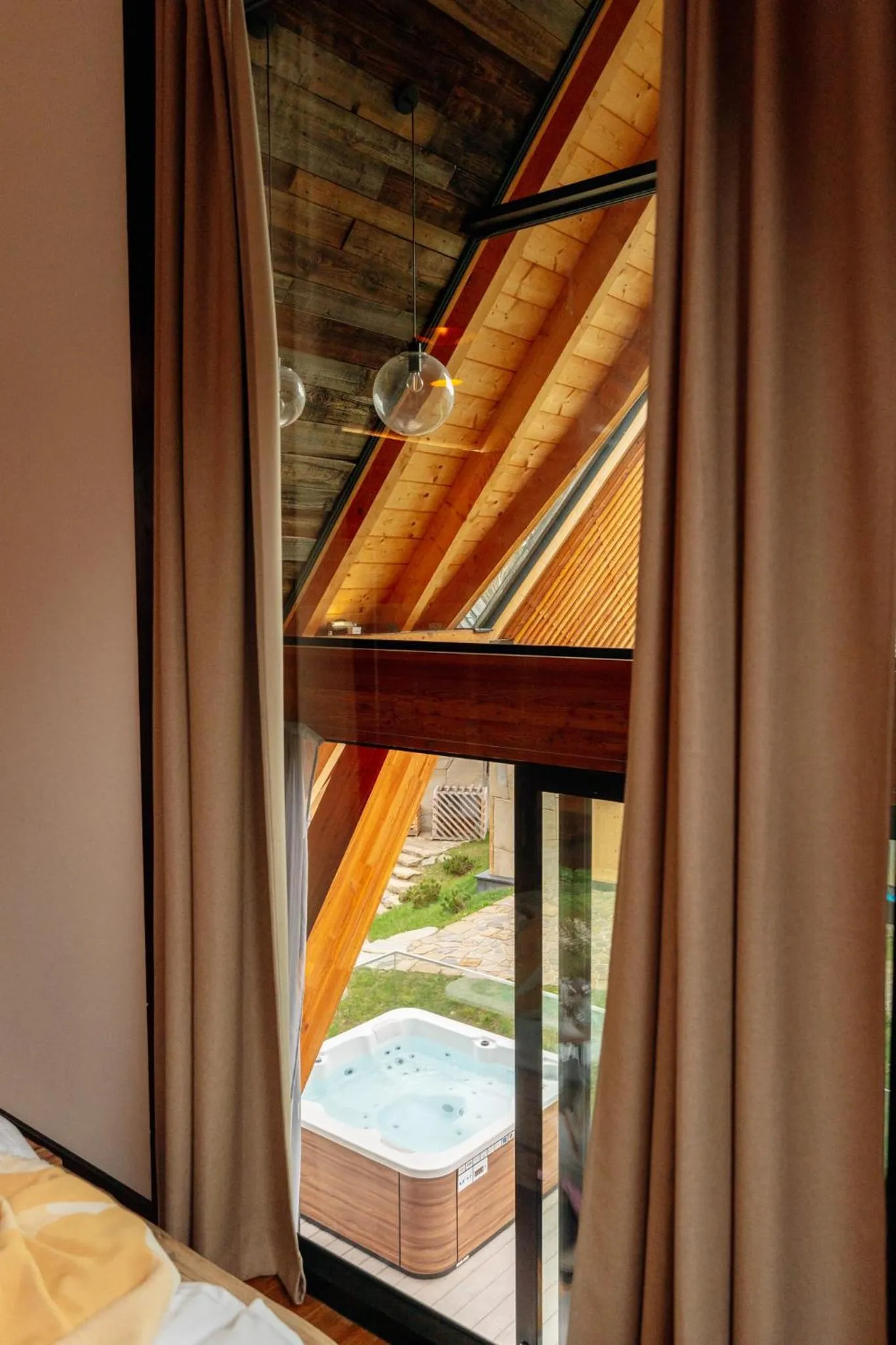 Hot Tub, Bed in Landscape Zakopane - LoftAffair