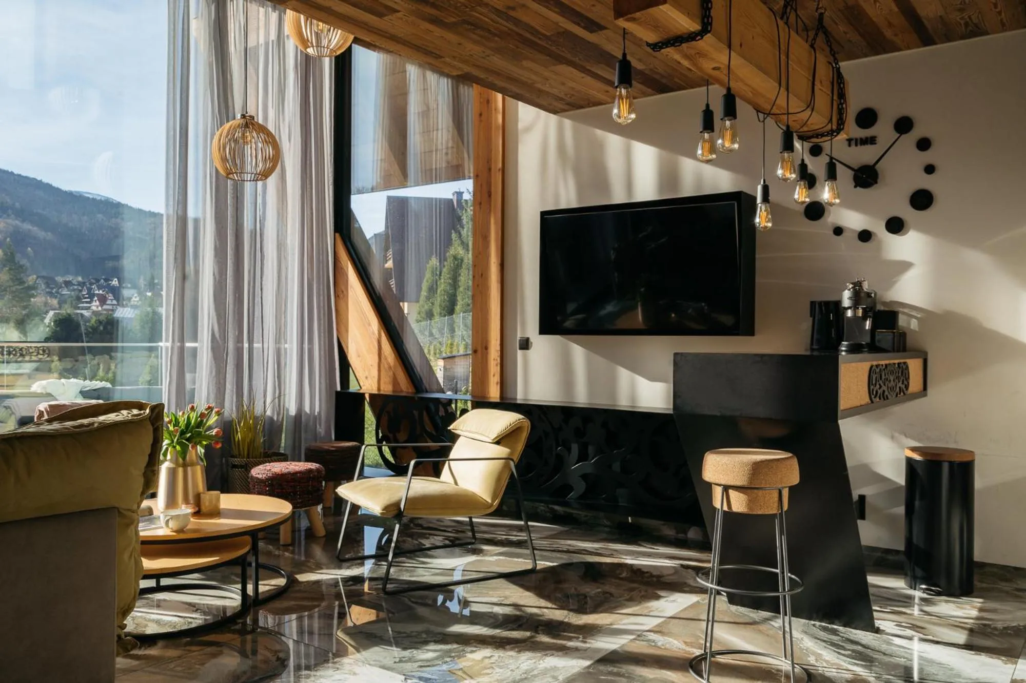 Communal lounge/ TV room in Landscape Zakopane - LoftAffair