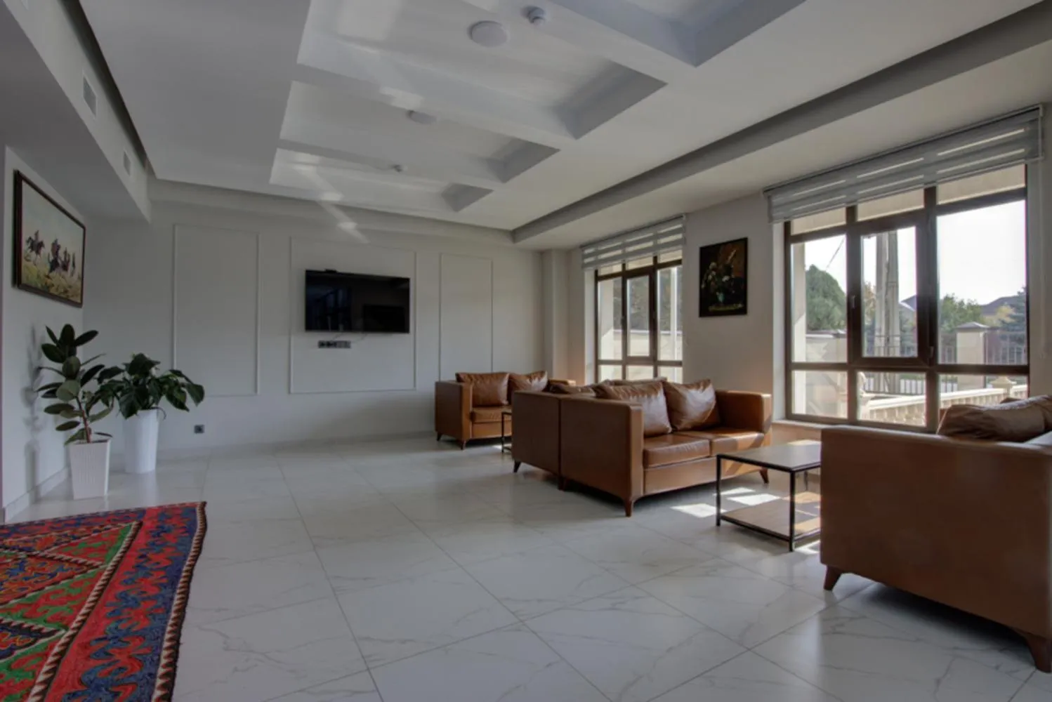 Communal lounge/ TV room in Aisha Hotel