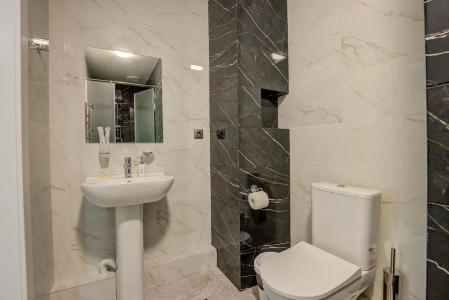 Shower in Aisha Hotel