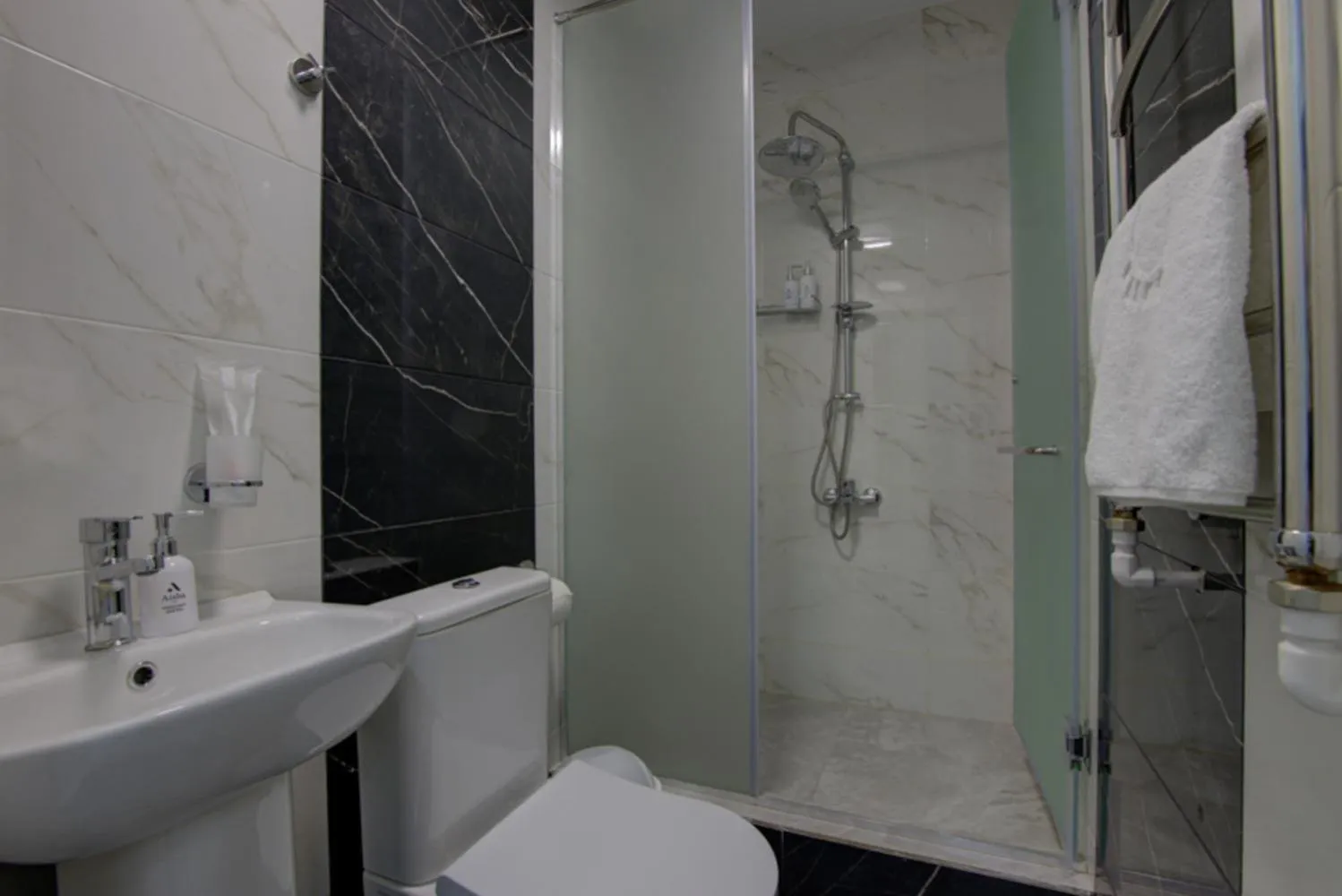 Shower in Aisha Hotel