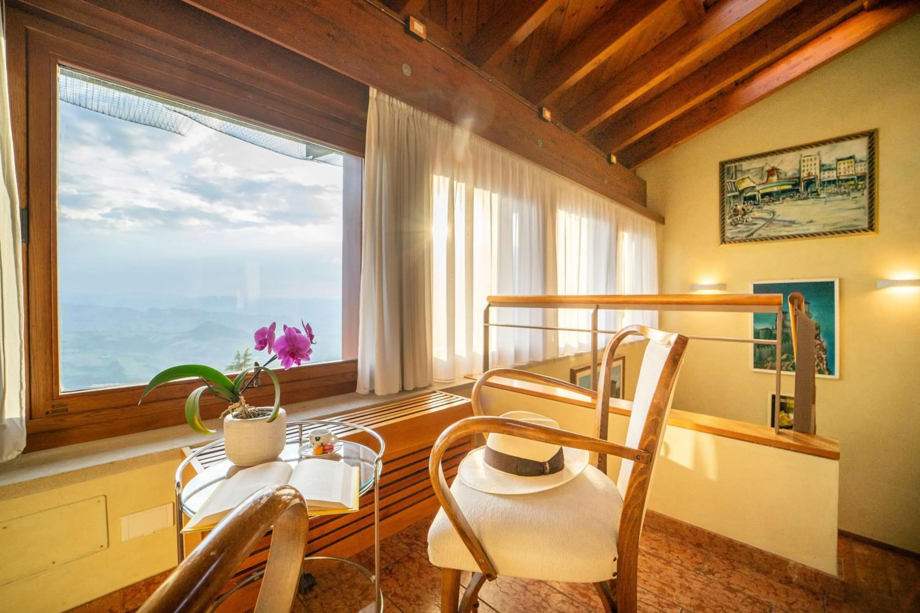 Communal lounge/ TV room in Hotel Cesare