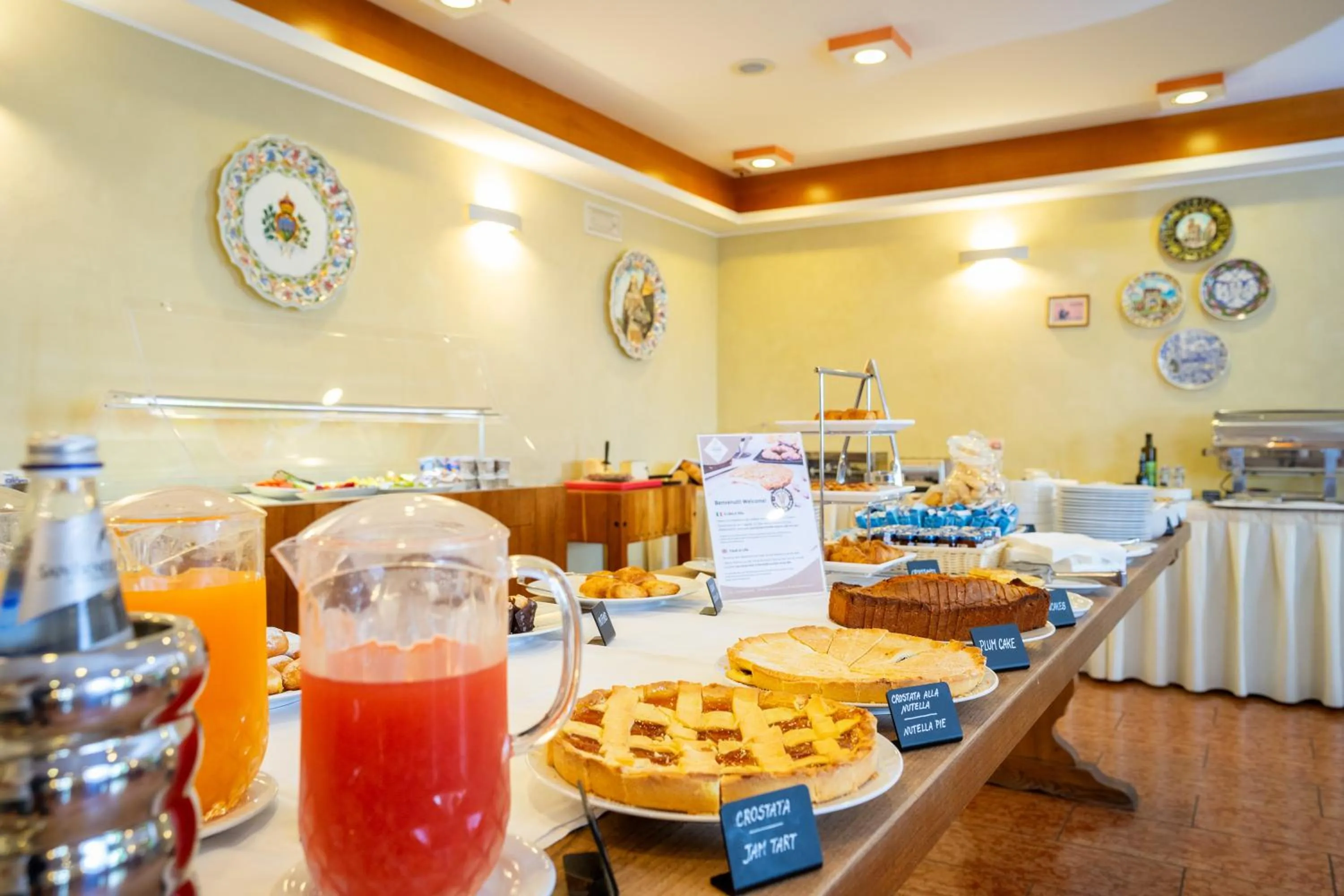 Buffet breakfast in Hotel Cesare