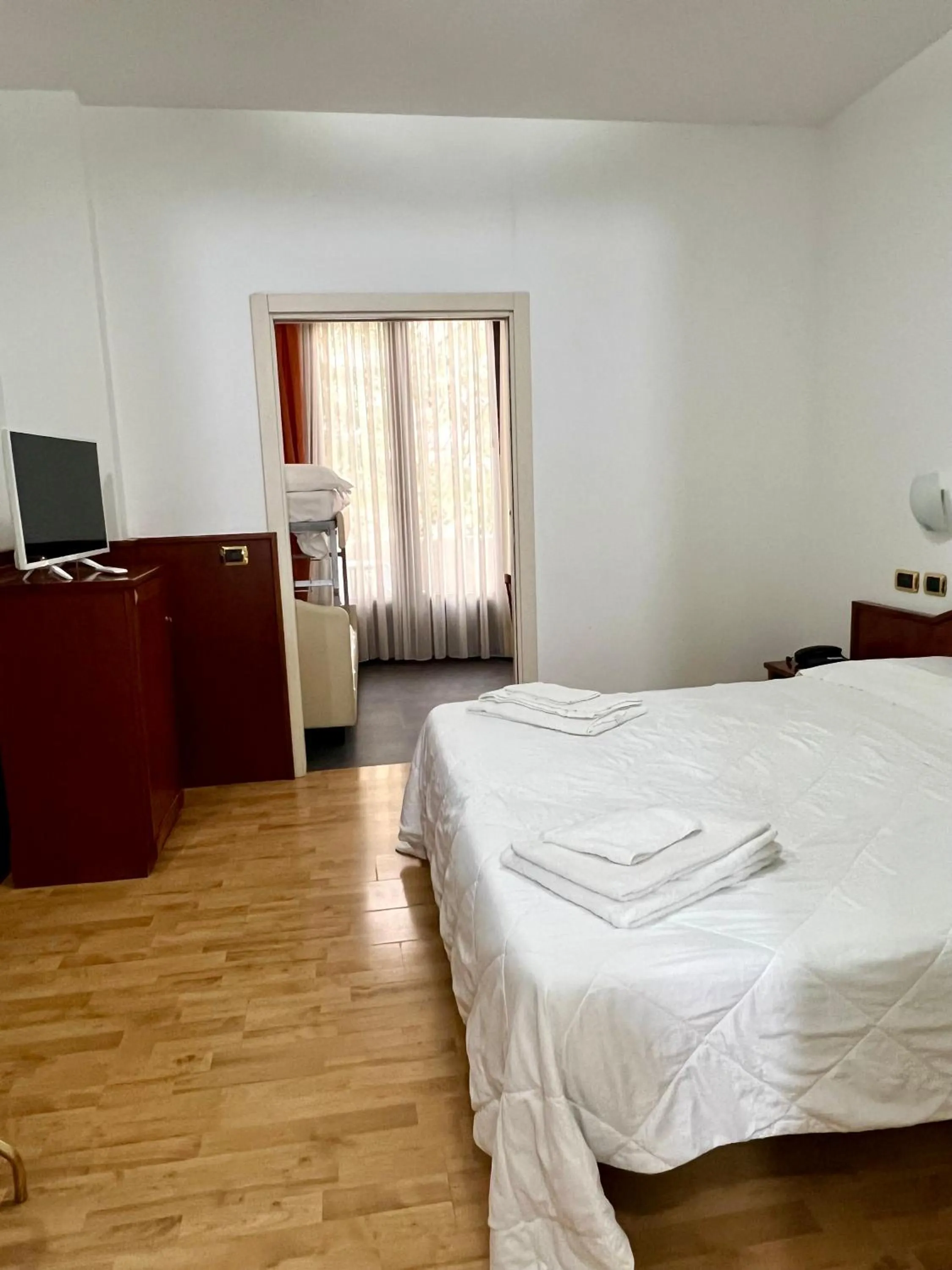 Bedroom, Bed in Hotel Joli