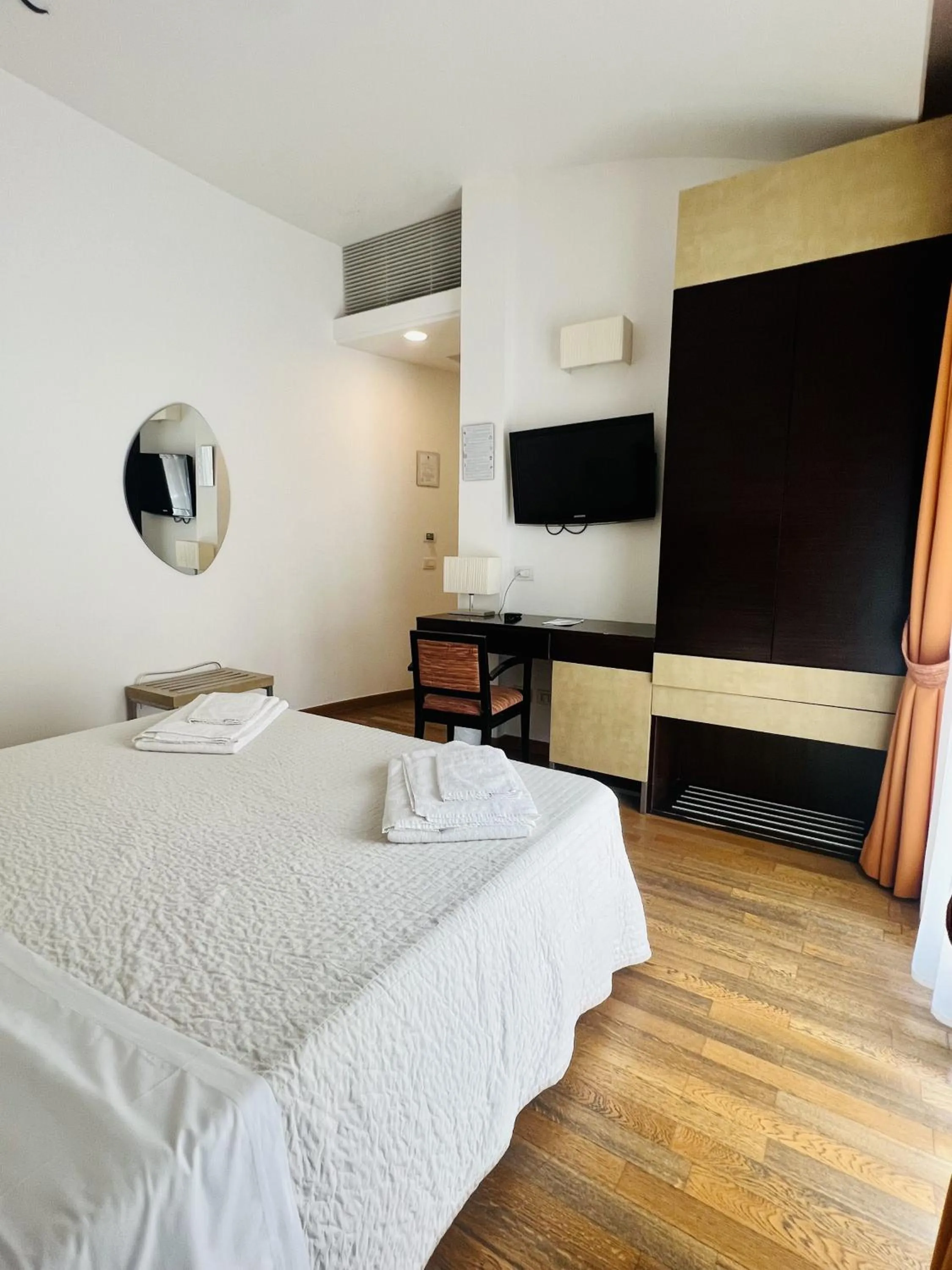 Bedroom, Bed in Hotel Joli